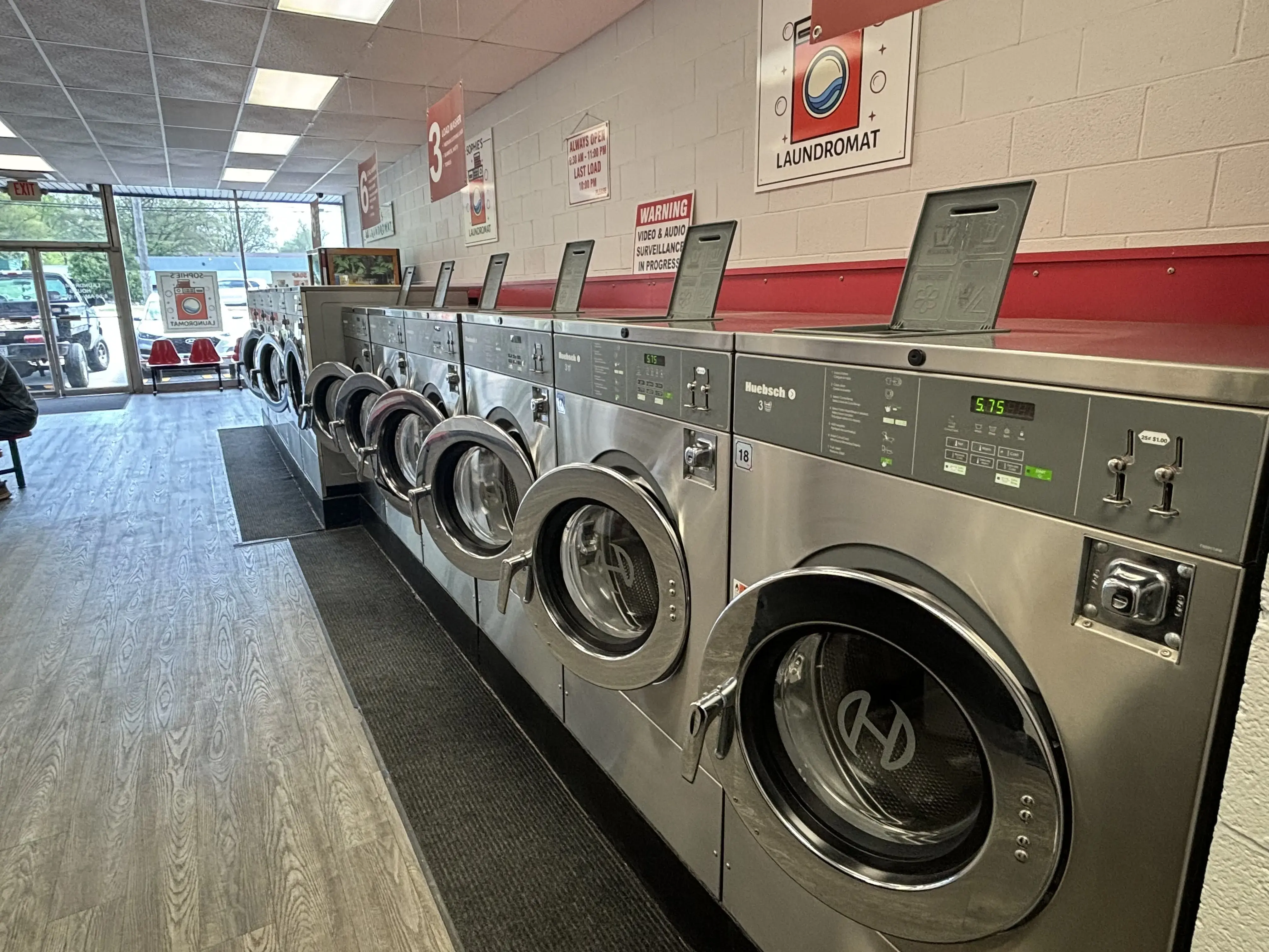 Sophie’s Laundromat - Image 3