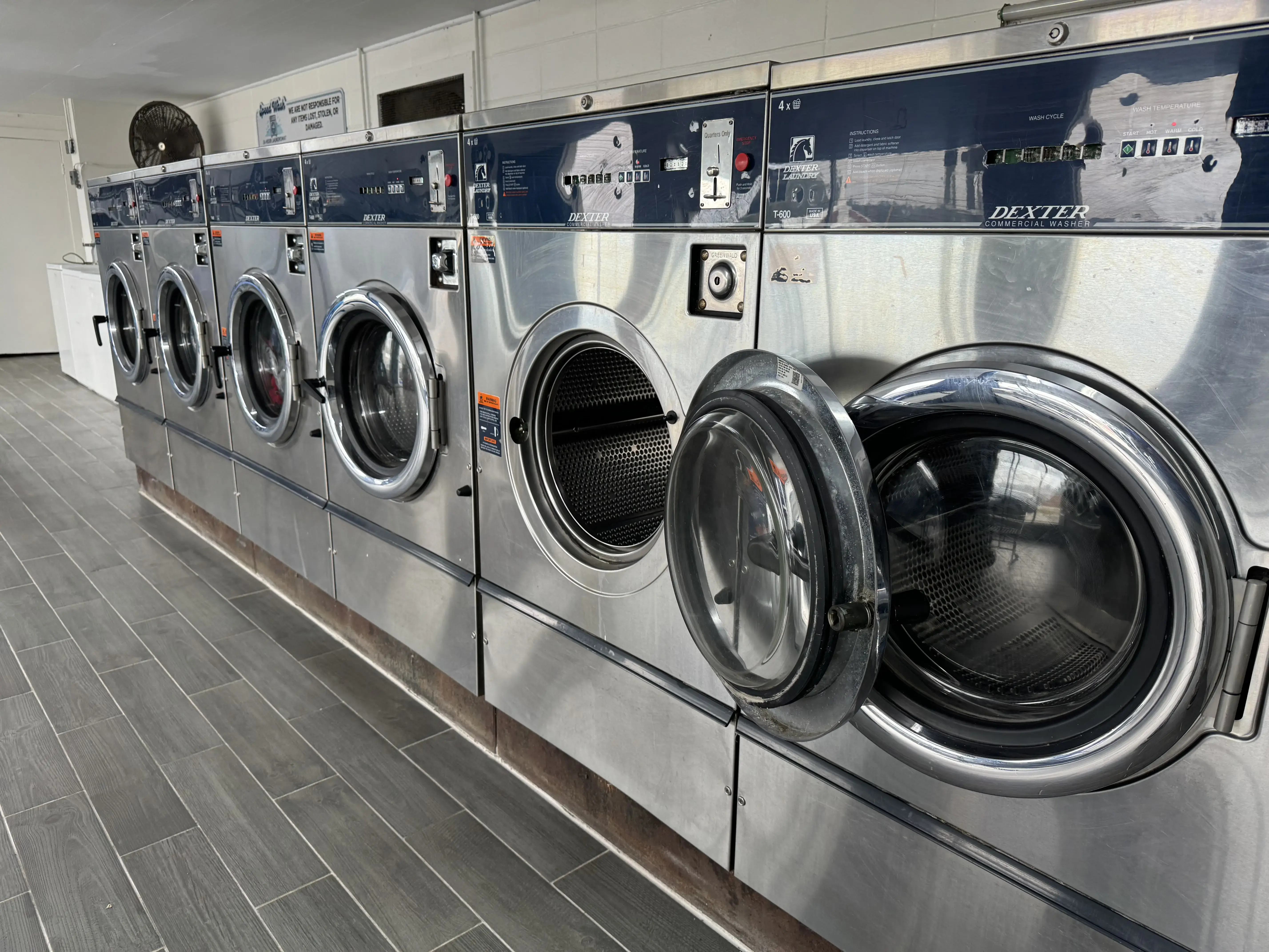 Soso Speed Wash - The 24 Hour Laundromat thumbnail 2