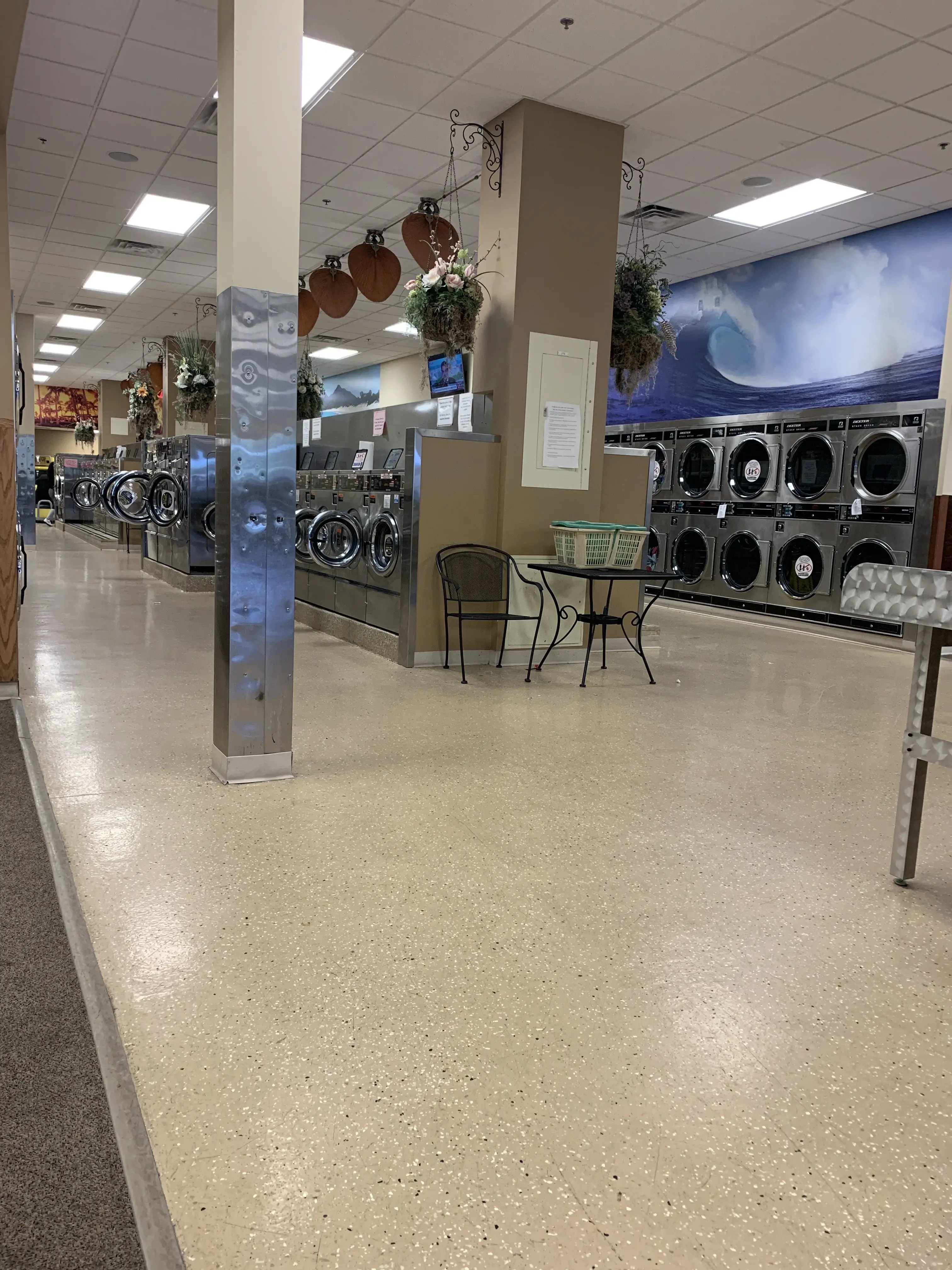 South 4th street Mega Grande Laundromat - Image 14