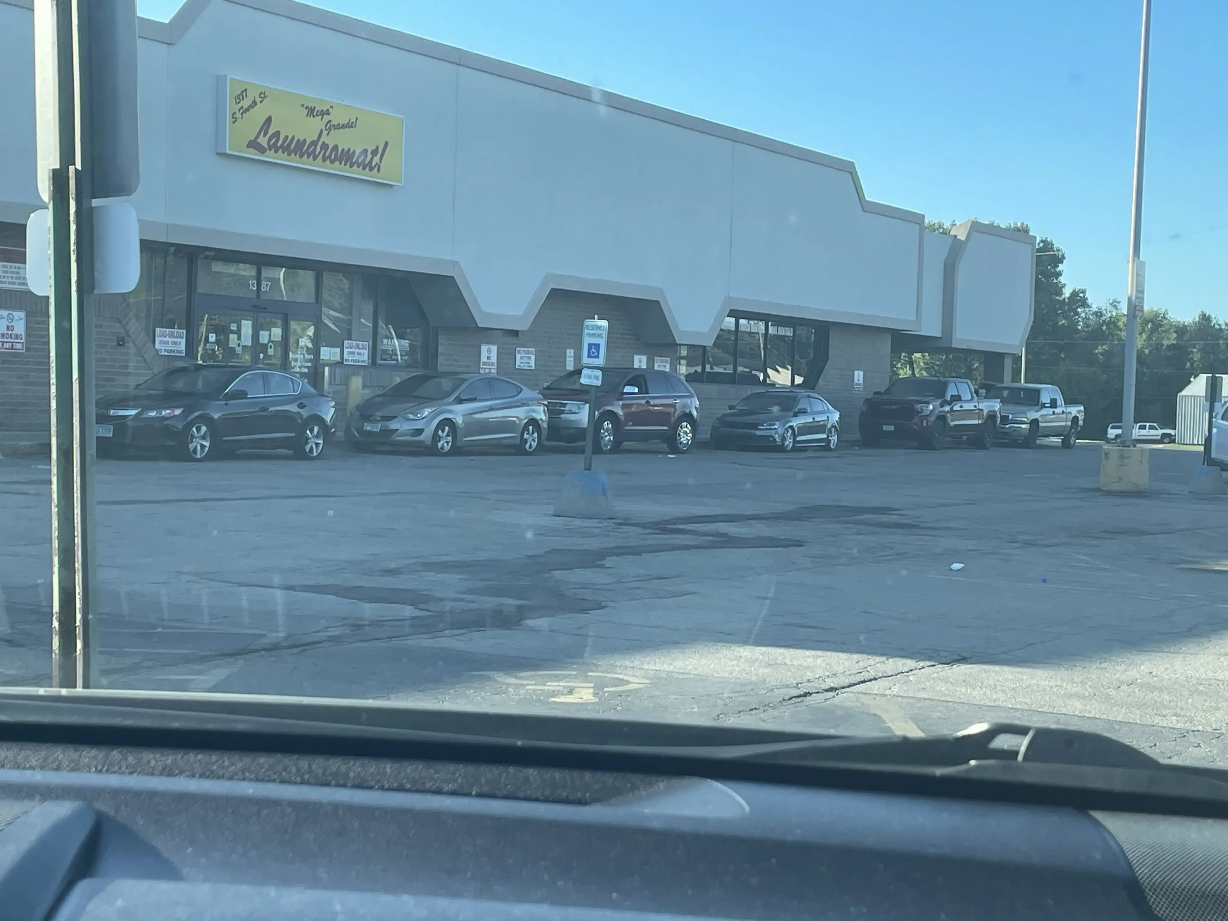 South 4th street Mega Grande Laundromat thumbnail 3
