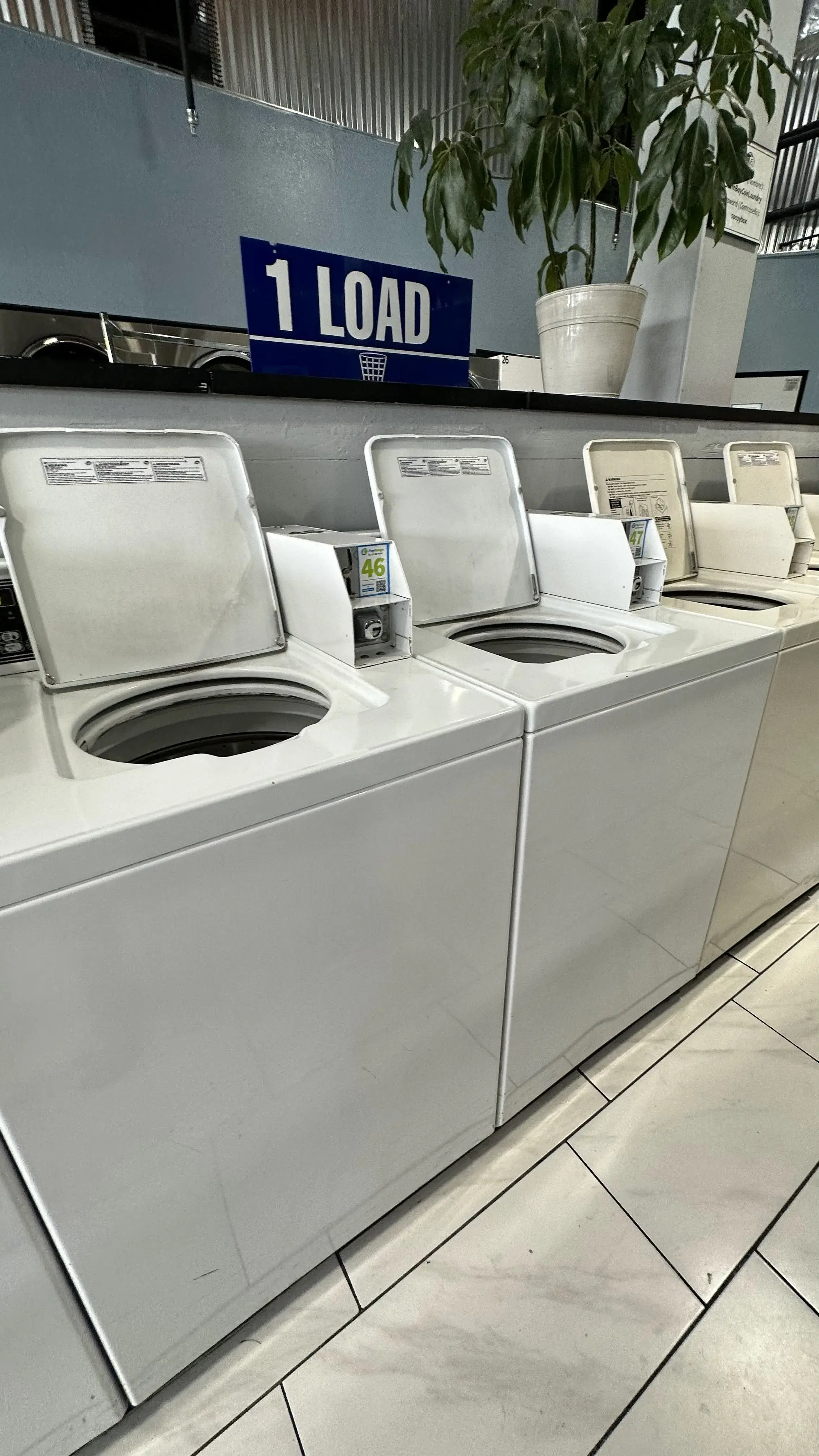 South Bay Coin Laundry - Image 18