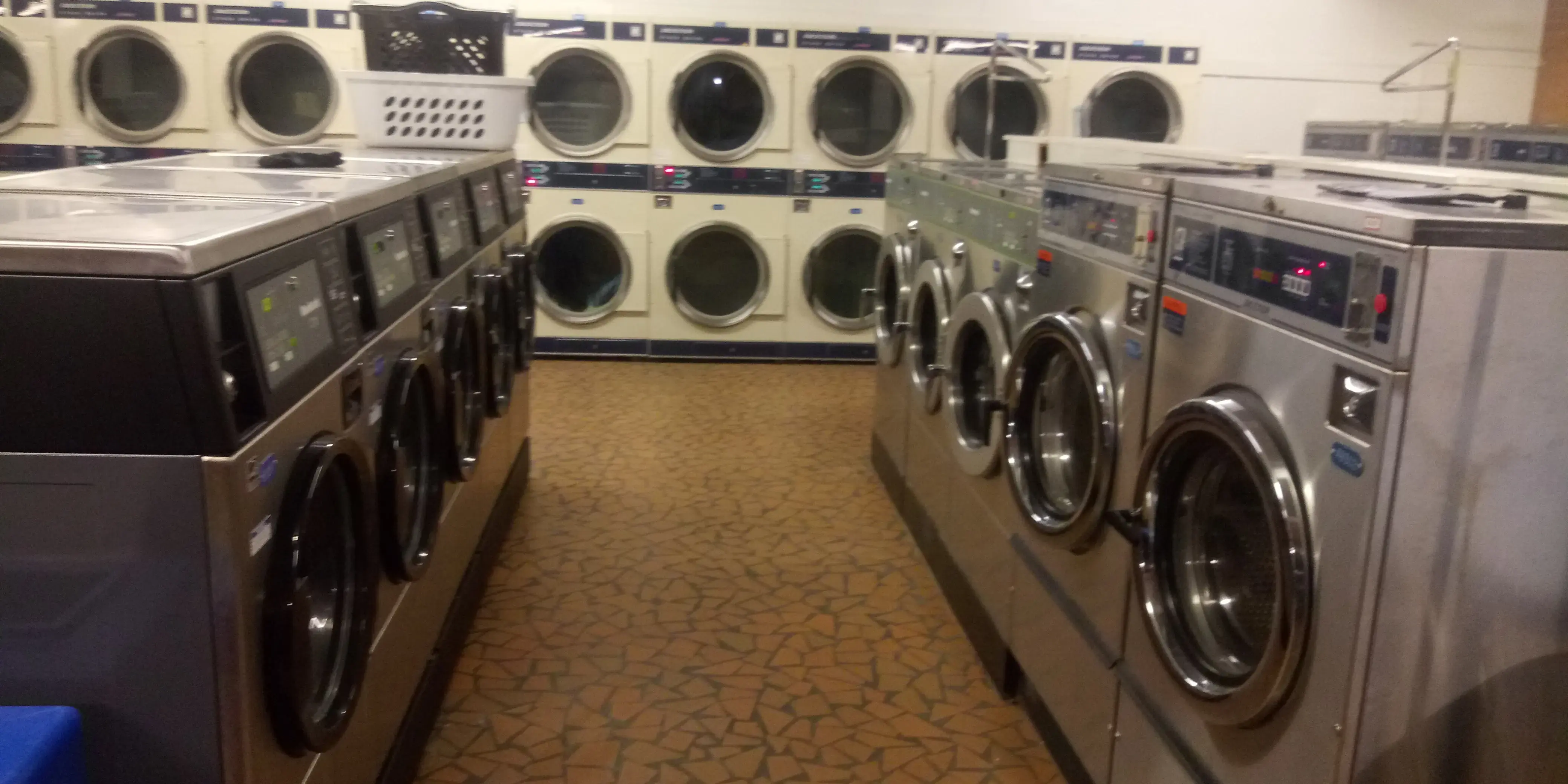South Boston Road Laundry Land Laundromat - Image 9
