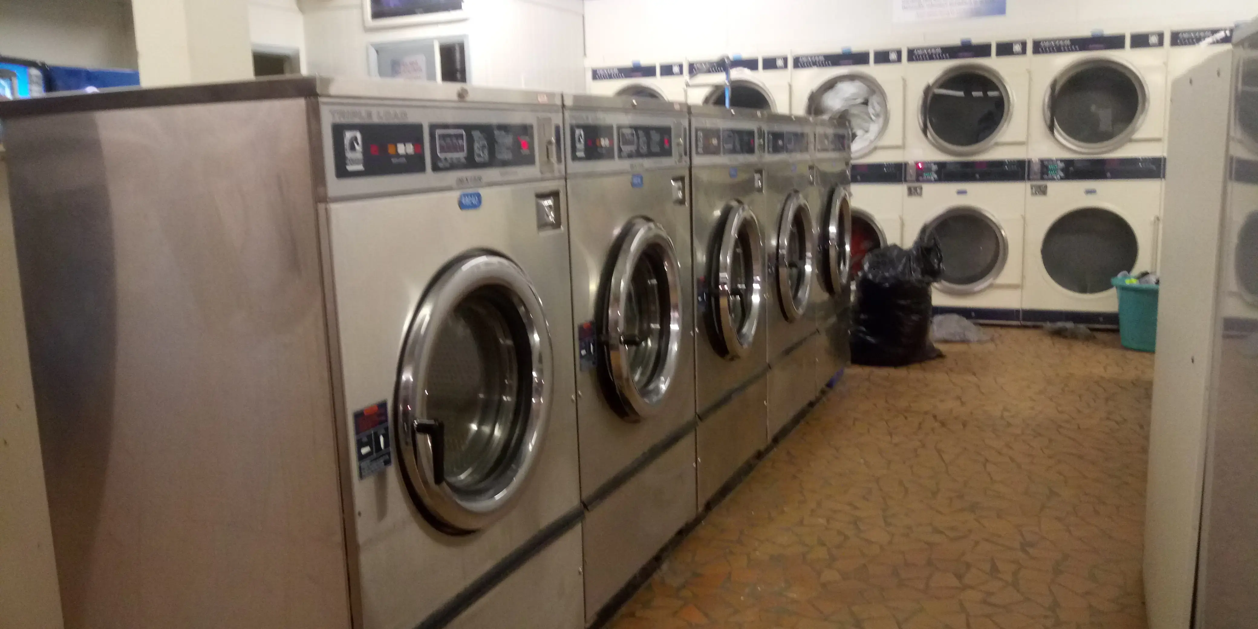 South Boston Road Laundry Land Laundromat - Image 11
