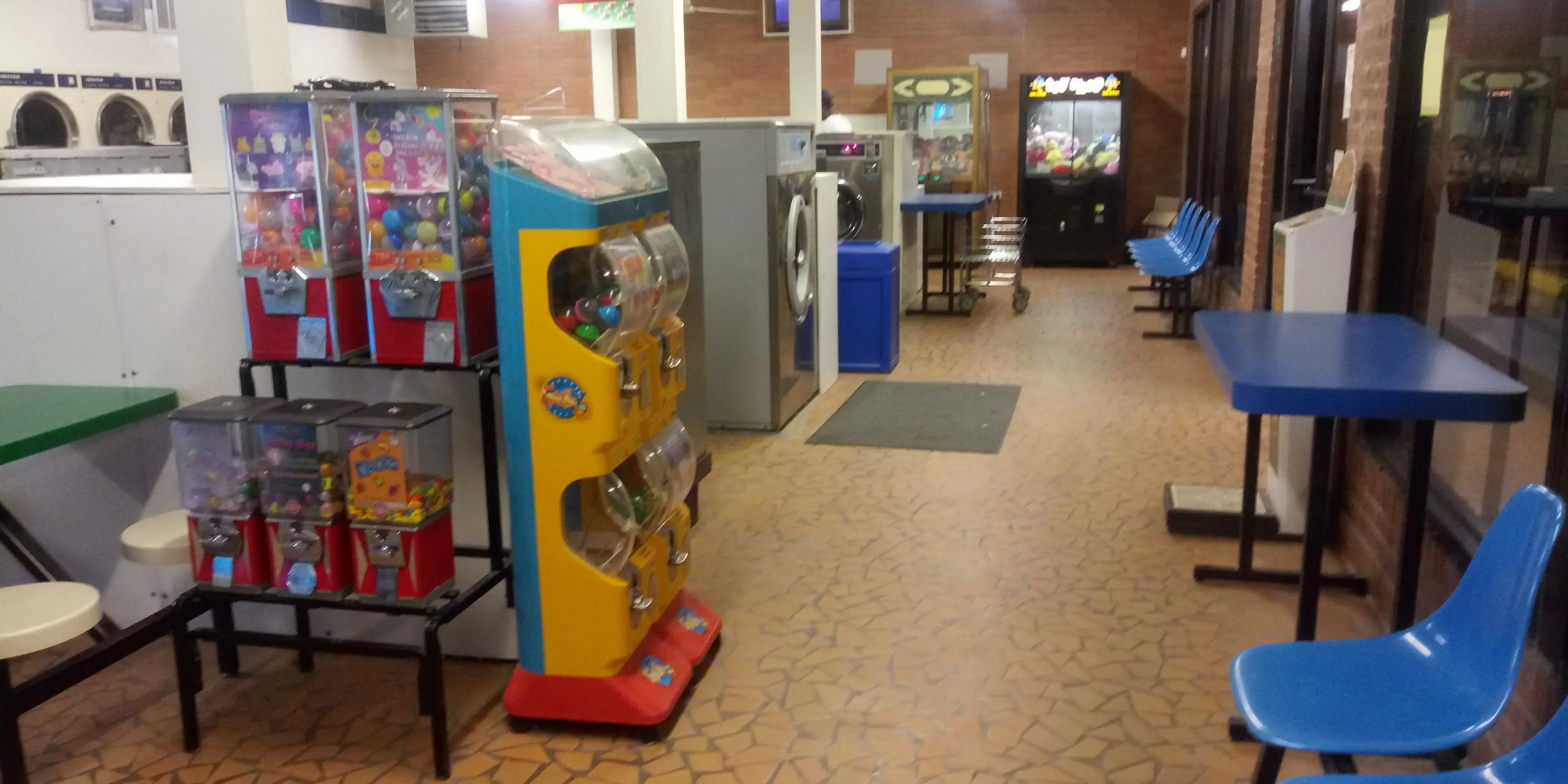 South Boston Road Laundry Land Laundromat - Image 3