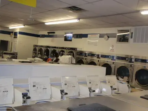 South Boston Road Laundry Land Laundromat - Image 7