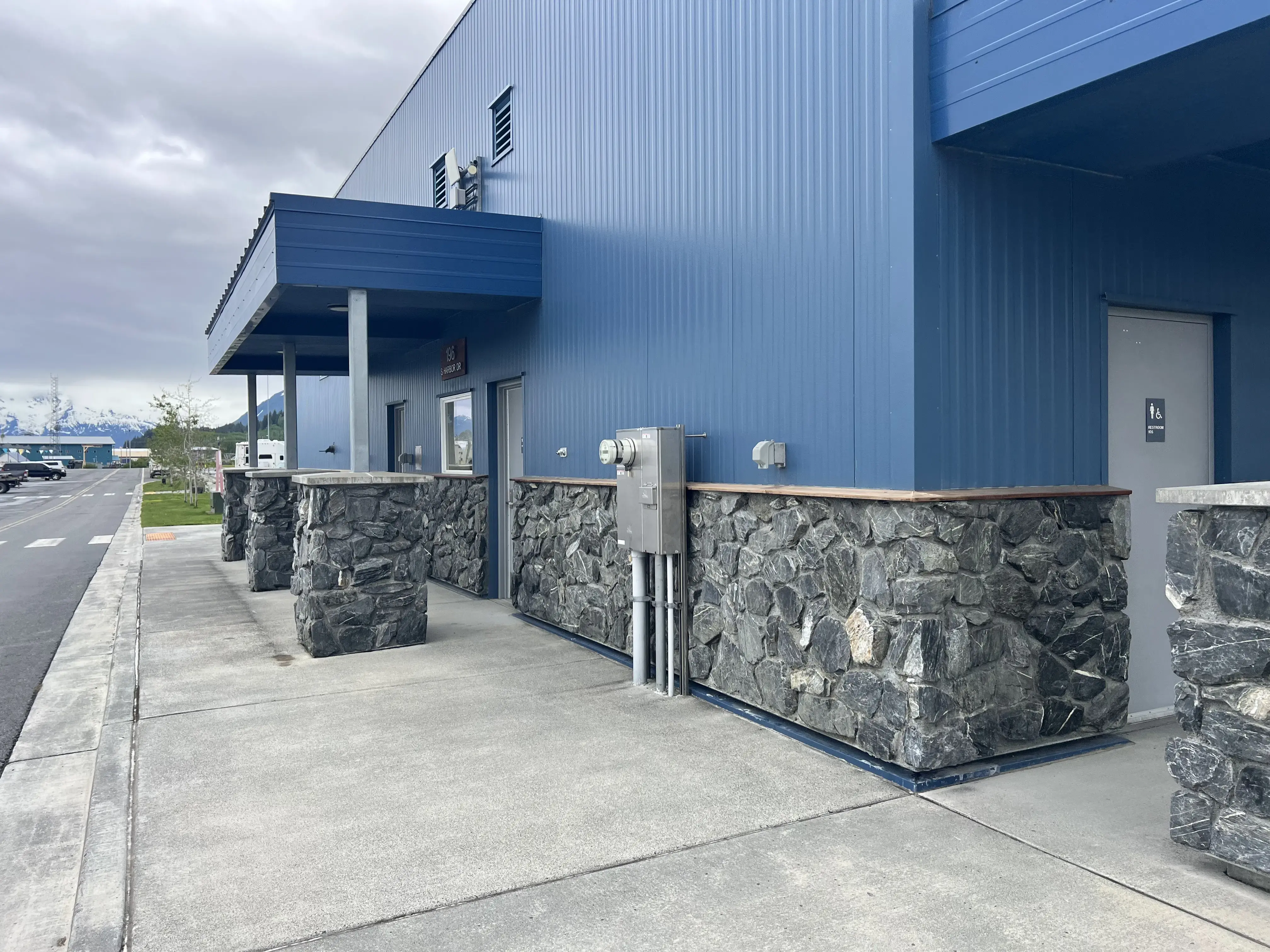 South harbor Laundromat and bath house - Image 5