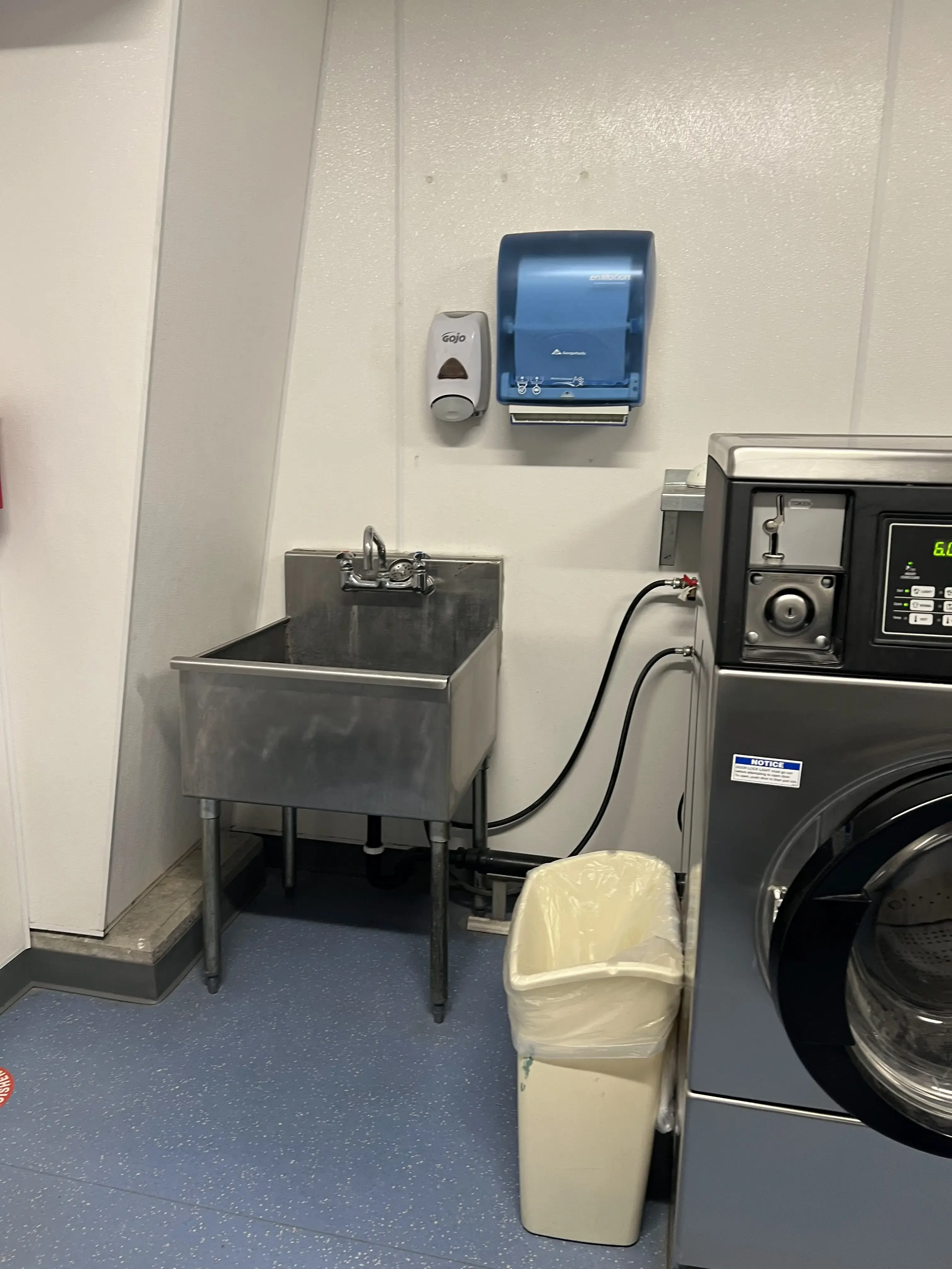 South harbor Laundromat and bath house - Image 6