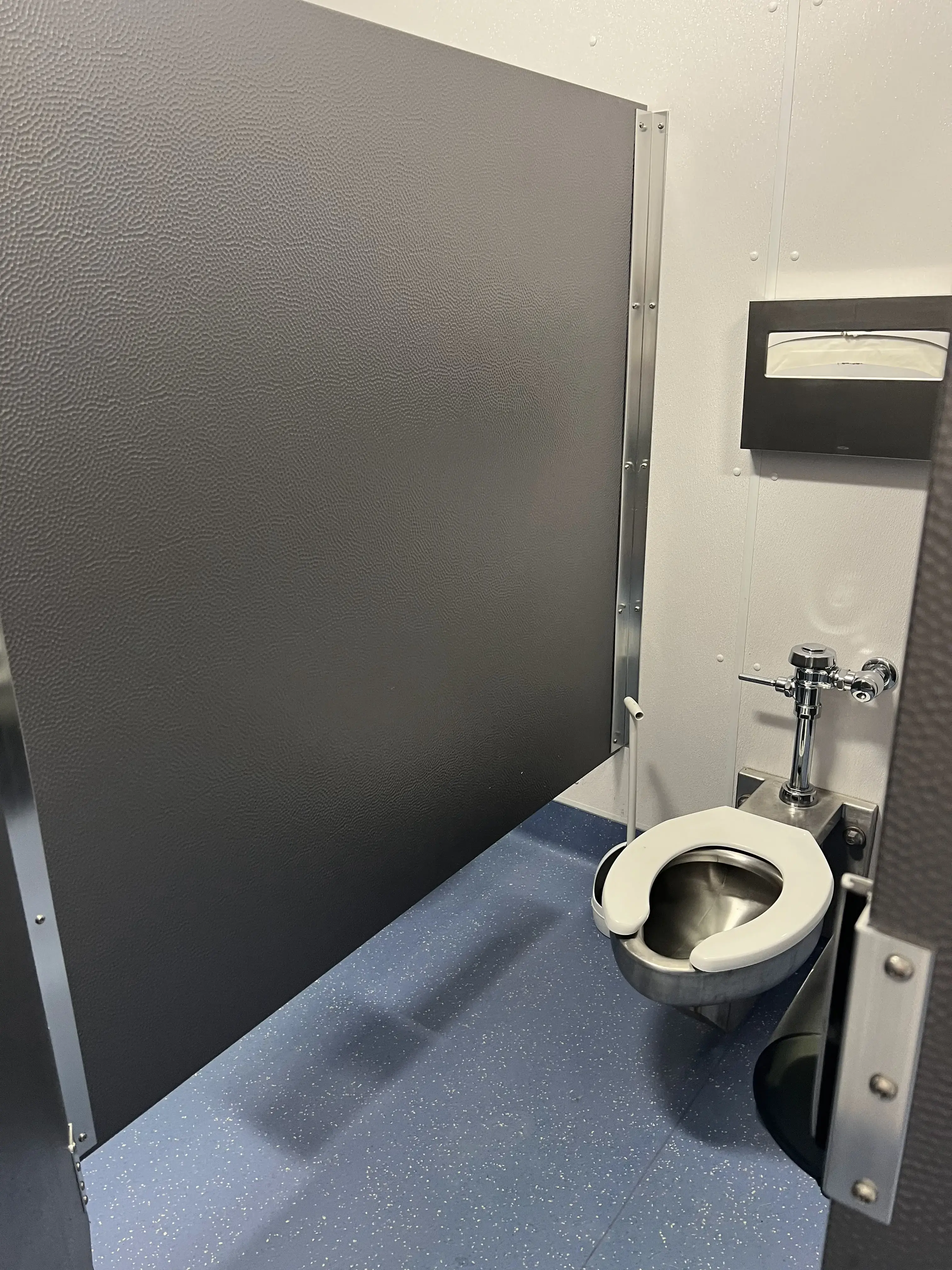 South harbor Laundromat and bath house thumbnail 8