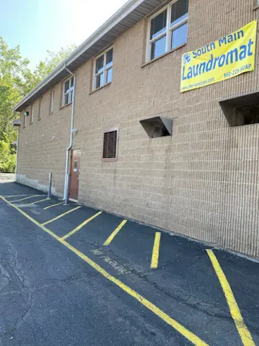 South Main Laundromat - Image 17