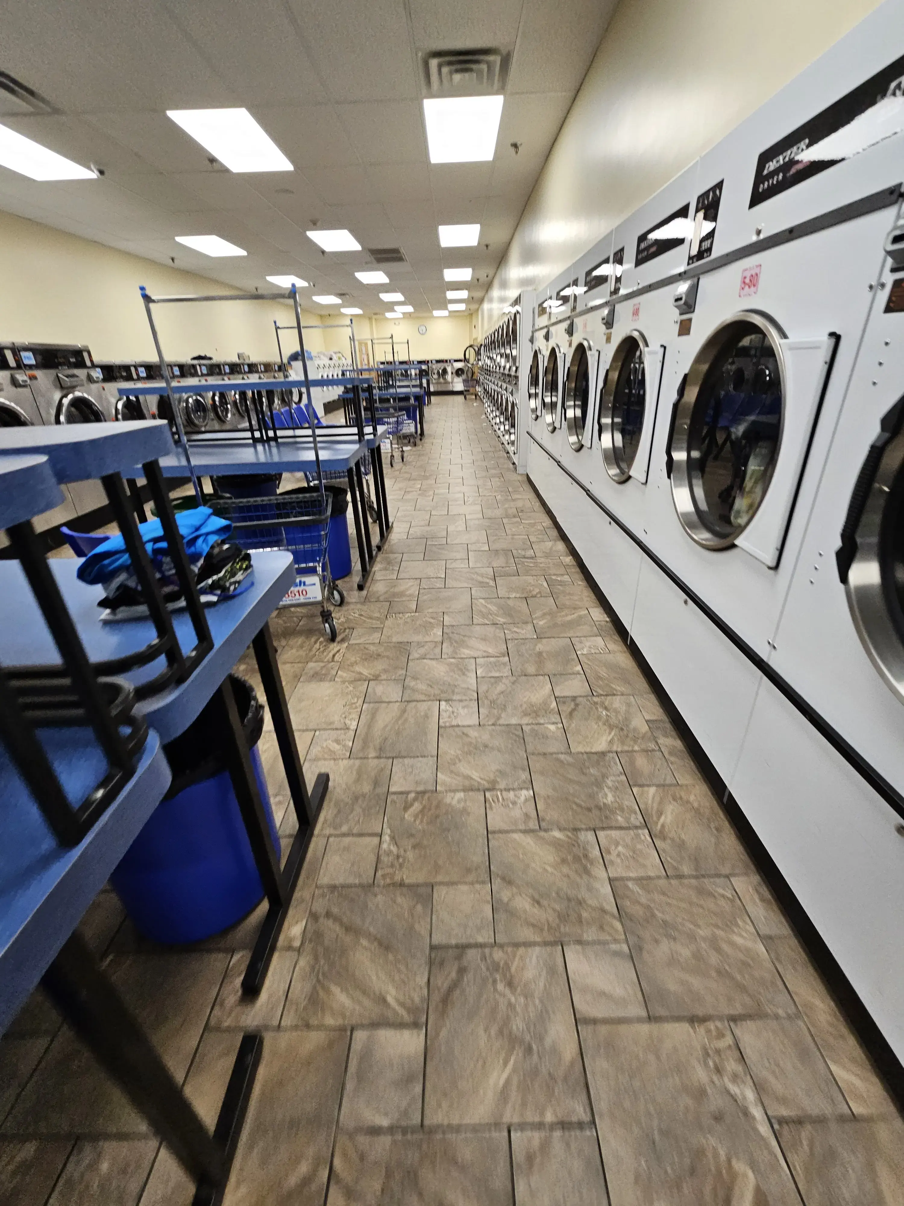 South Main Superwash Self-Serve Laundromat - Image 18