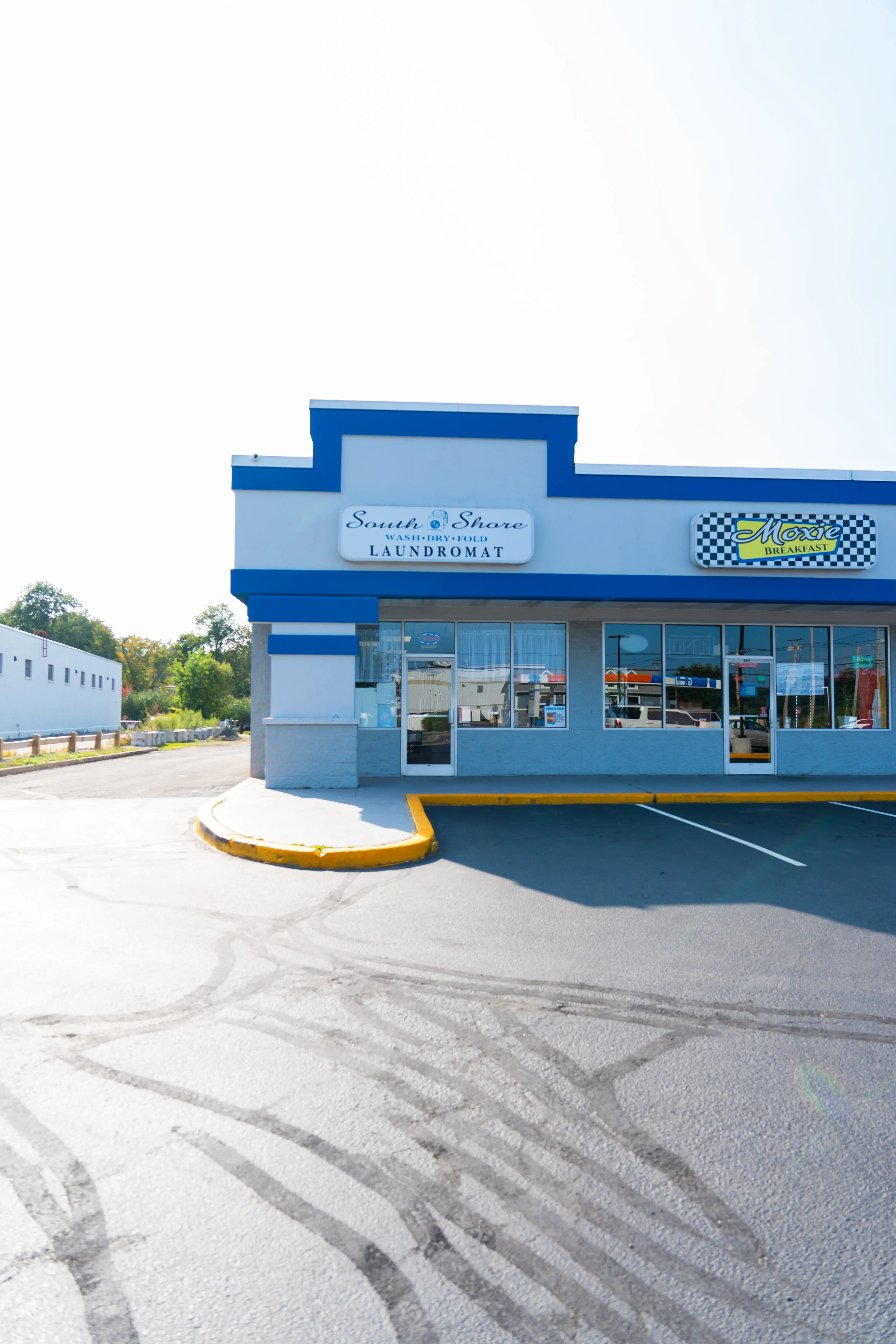 South Shore Laundromat - Image 6