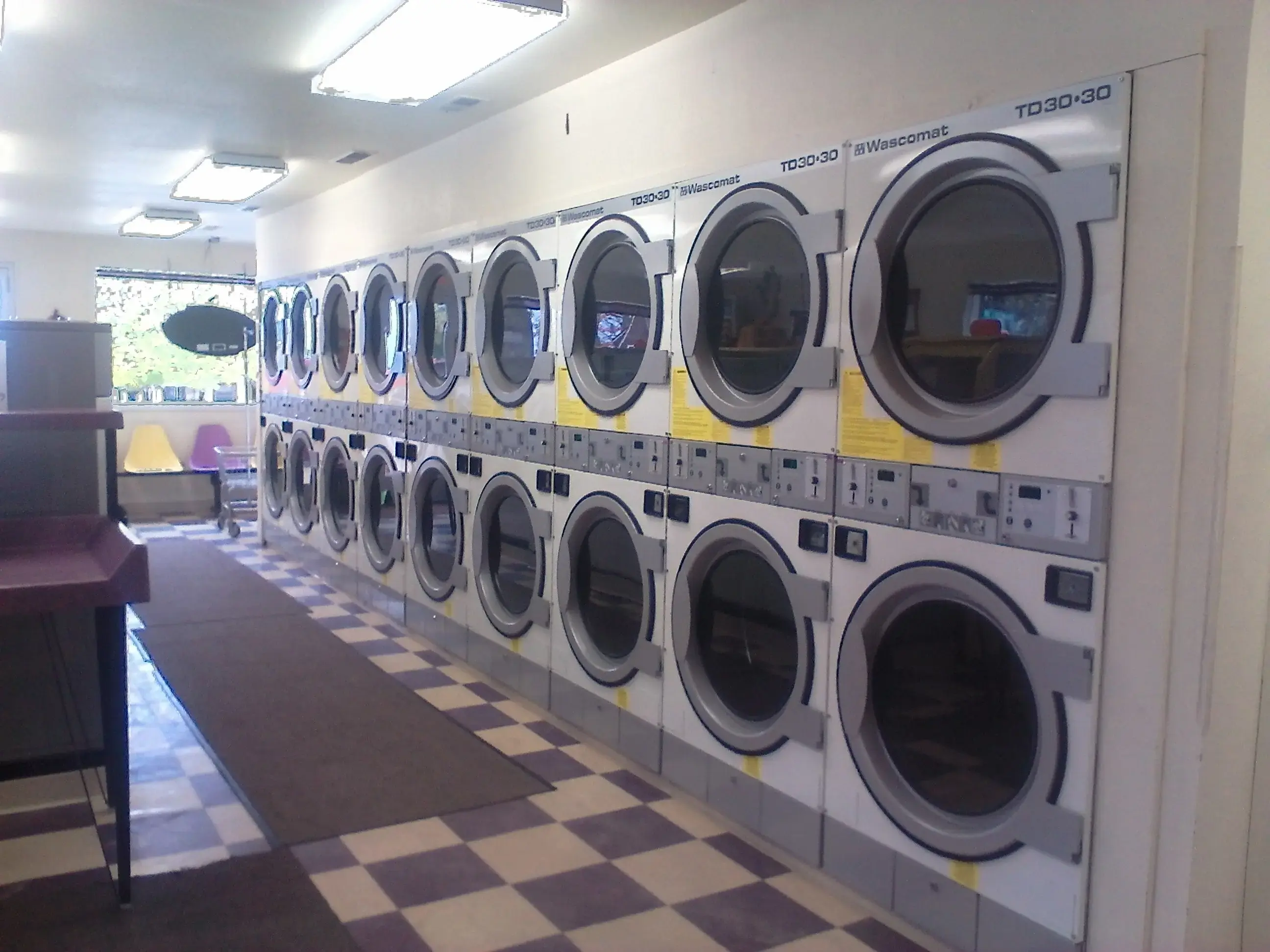 South Shore Laundromat - Image 4