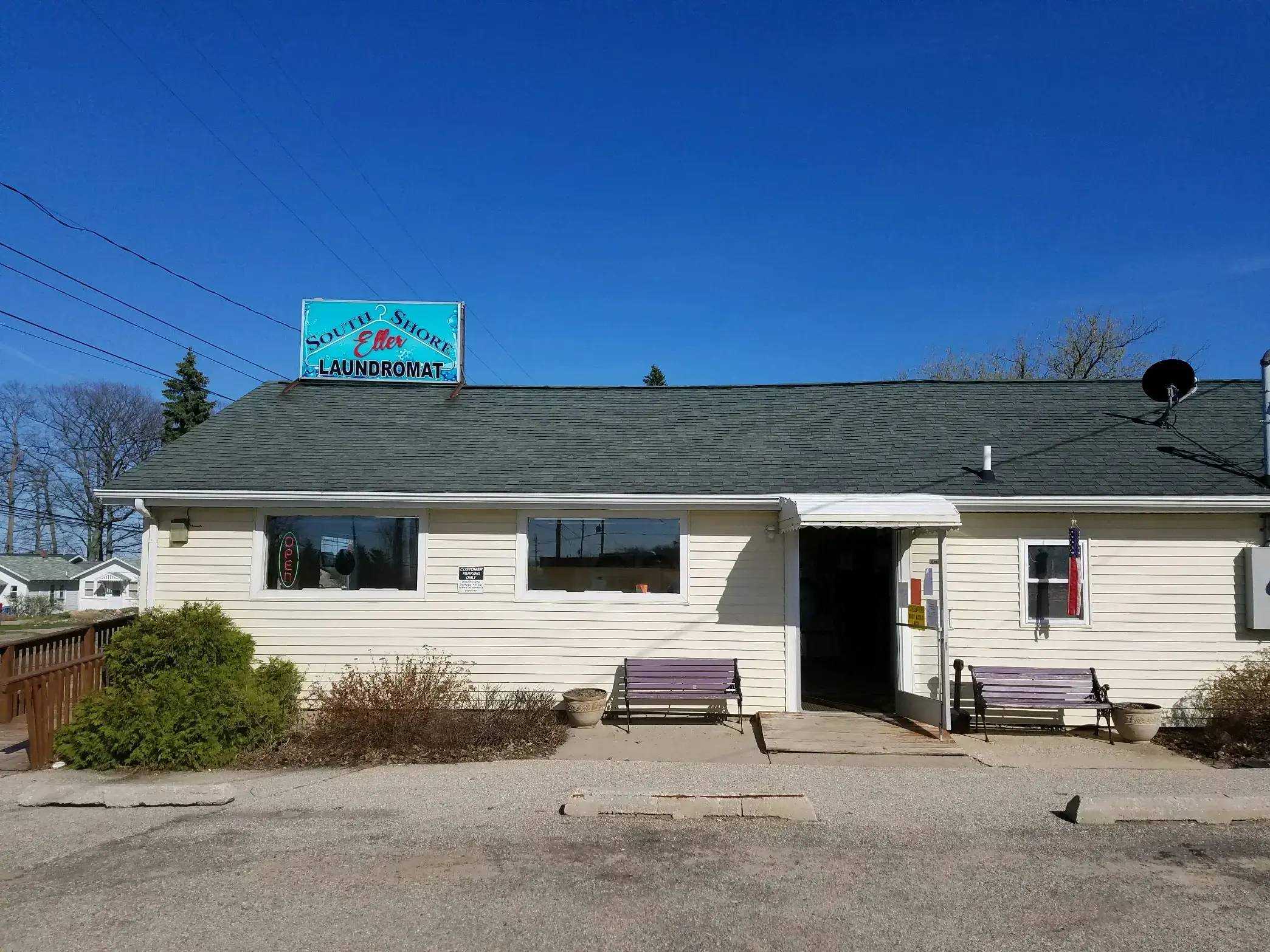South Shore Laundromat - Image 14
