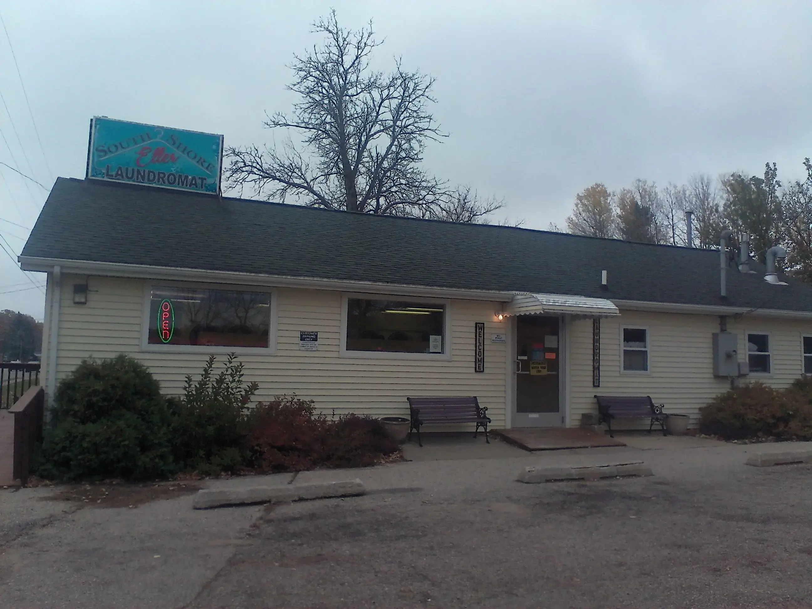 South Shore Laundromat - Image 15