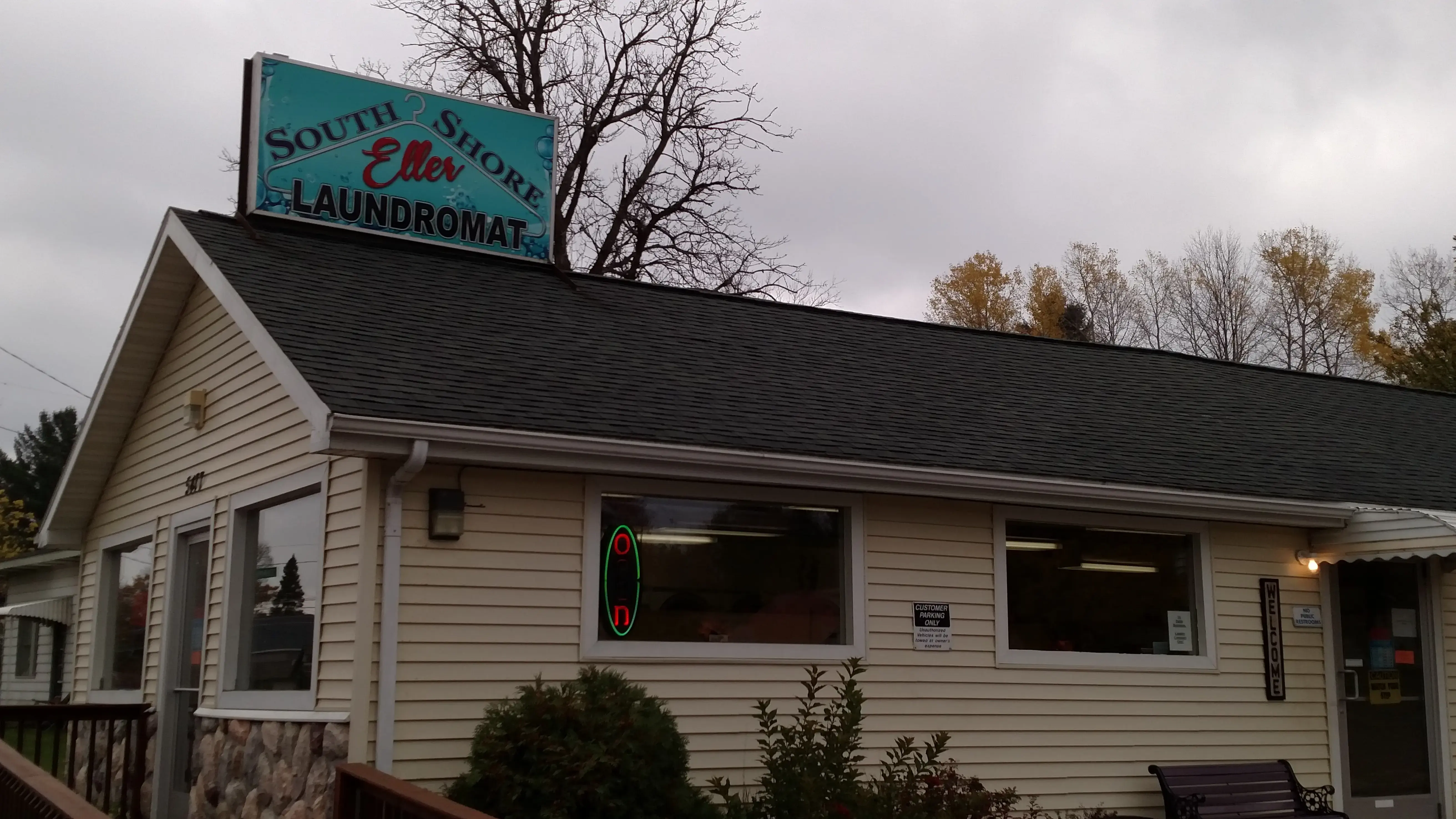 South Shore Laundromat - Image 13