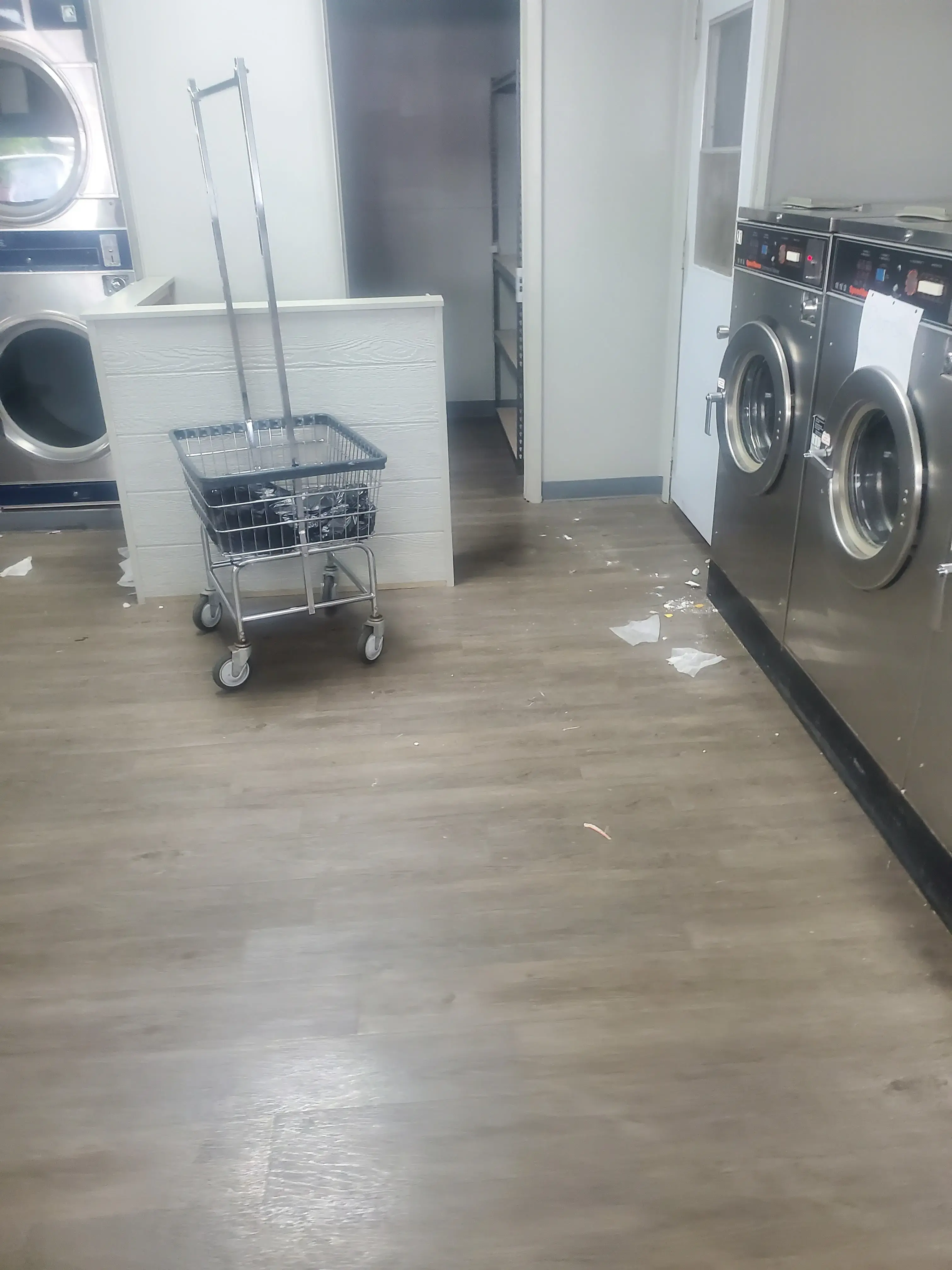 South Side Coin Laundromat thumbnail 3