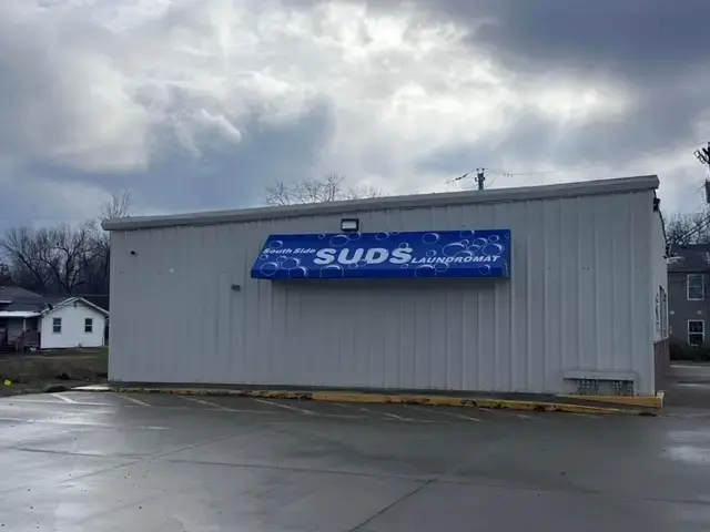 South Side Suds Laundromat Warrensburg thumbnail 3