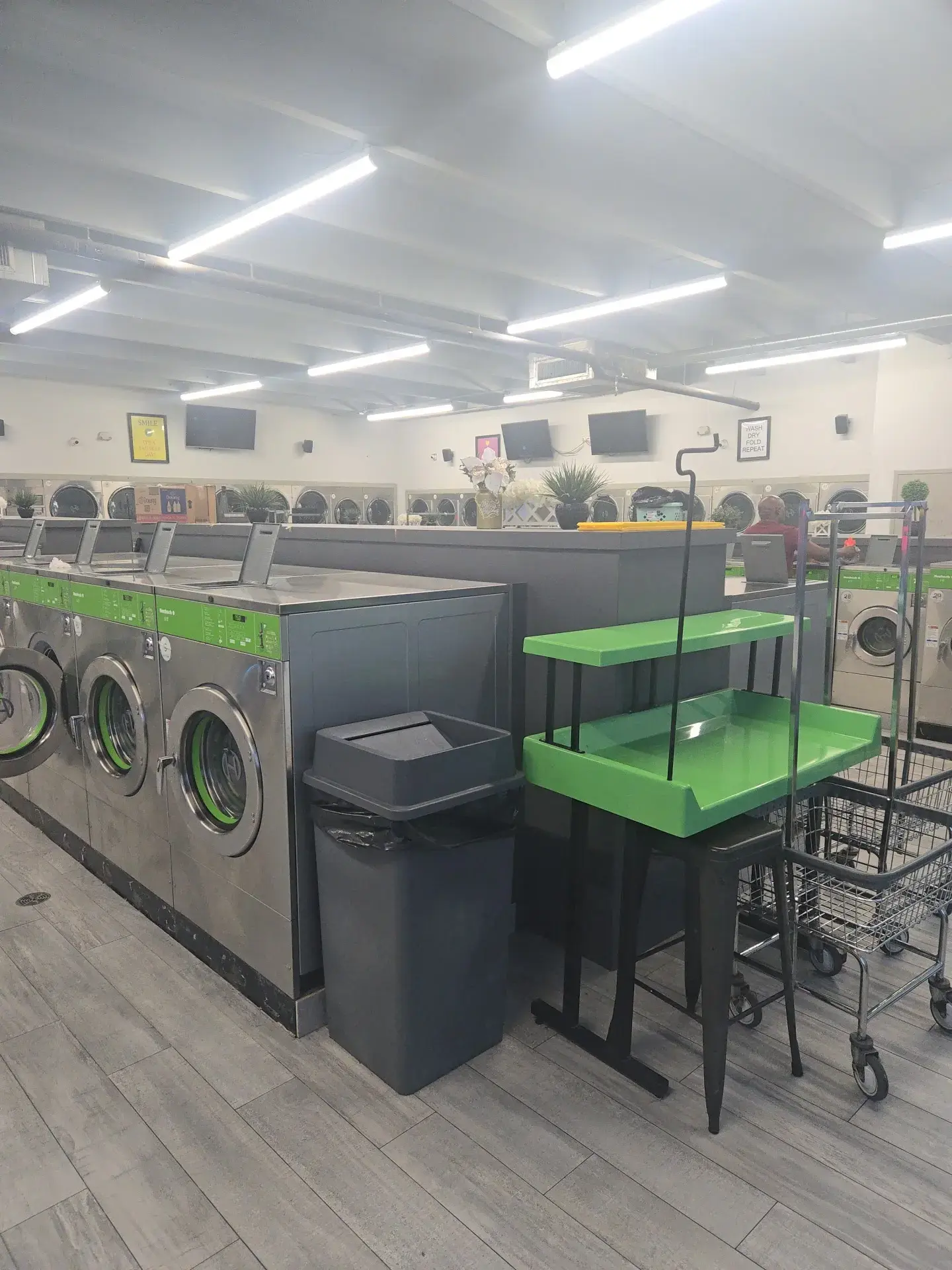 Southgate Laundromart thumbnail 8