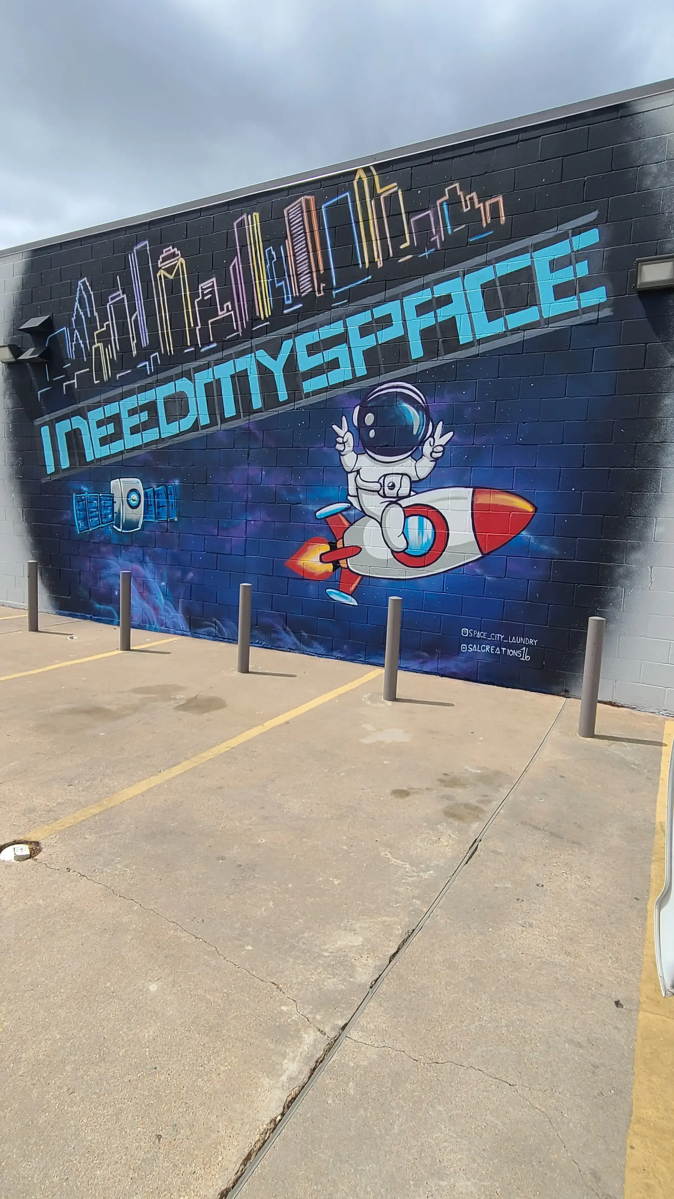 Space City Laundry/Lavanderia West Airport - Image 7