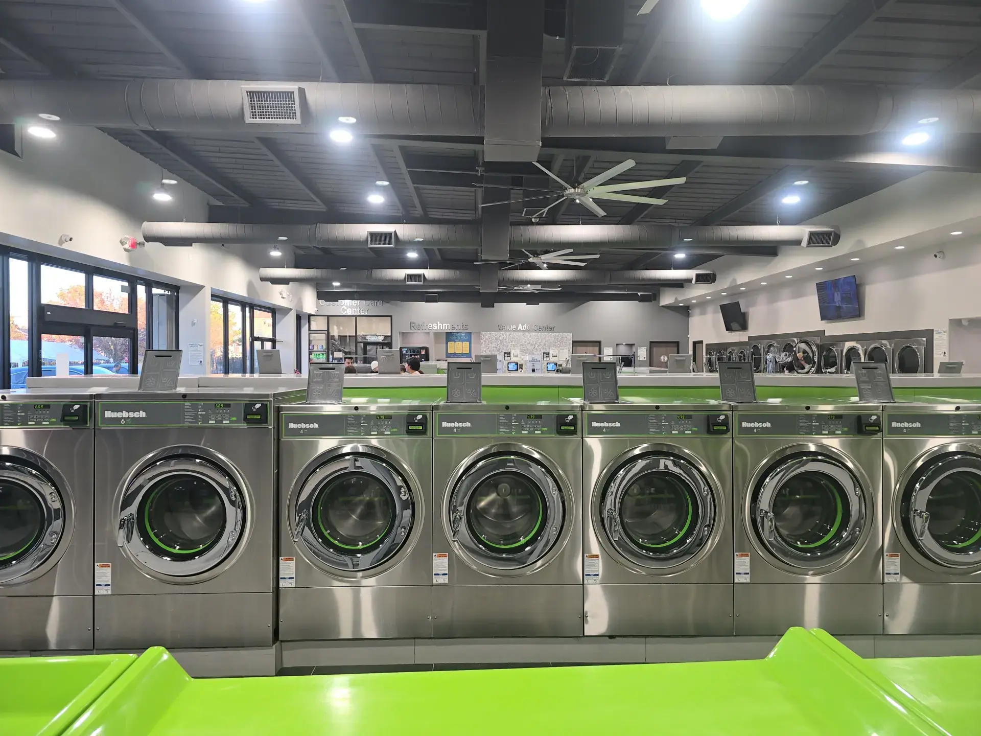 Space City Laundry/Lavanderia West Airport - Image 6