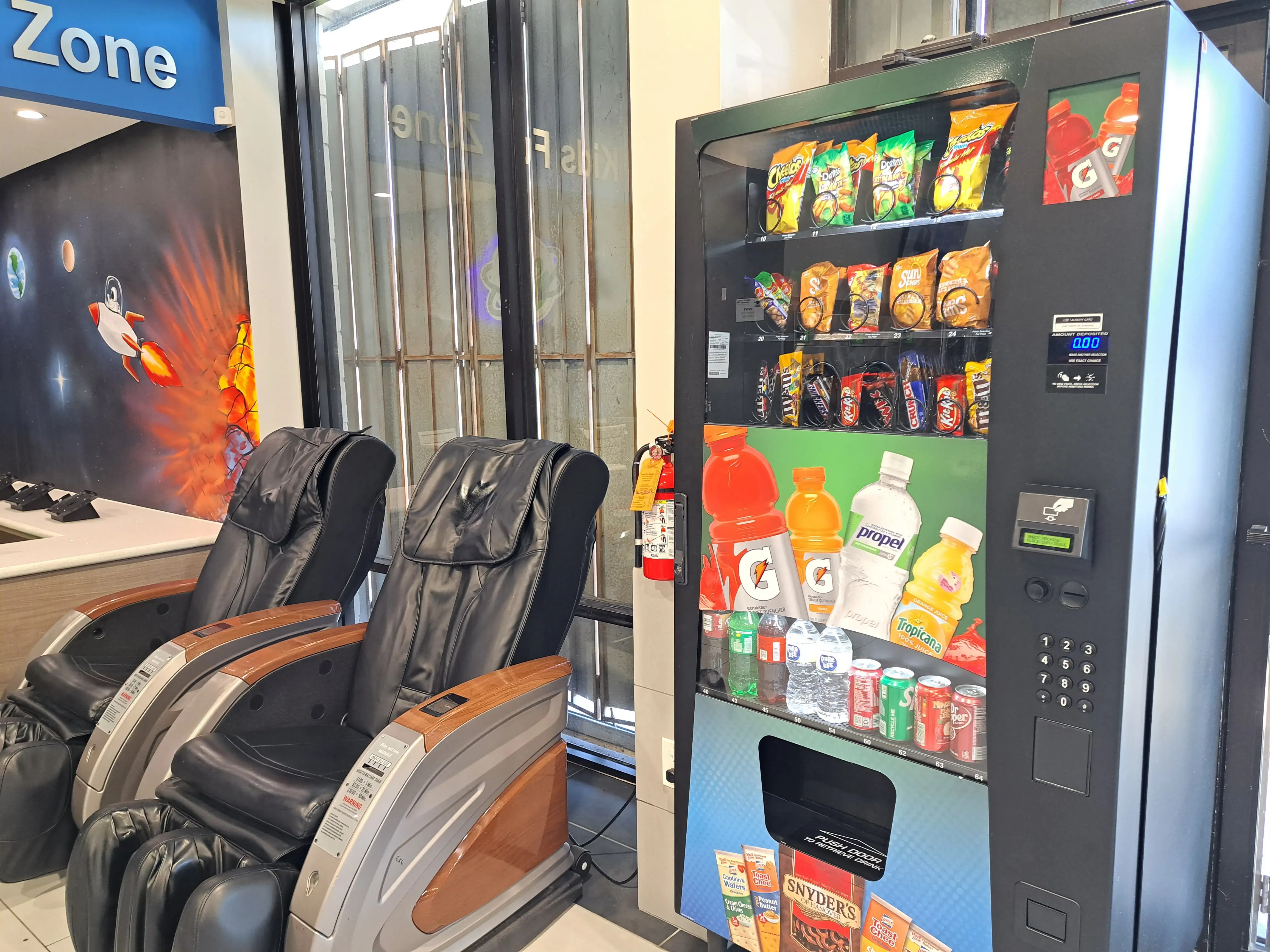 Space City Laundry/Lavanderia West Airport - Image 15