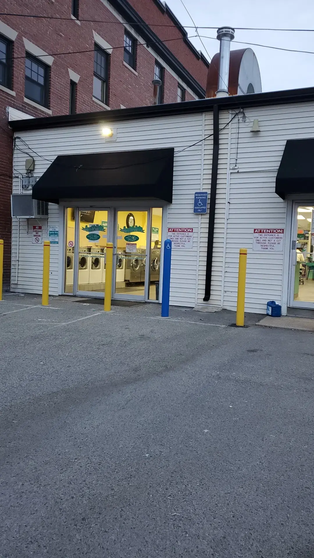 Sparkle-Brite Laundromat - Image 4