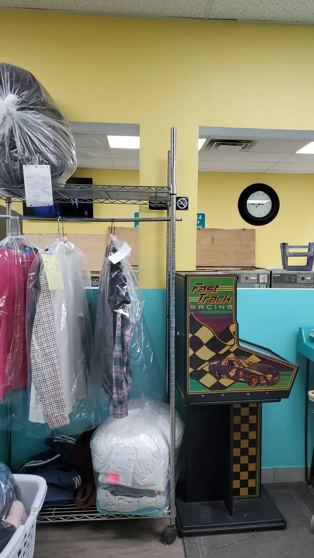 Sparkle-Brite Laundromat - Image 5