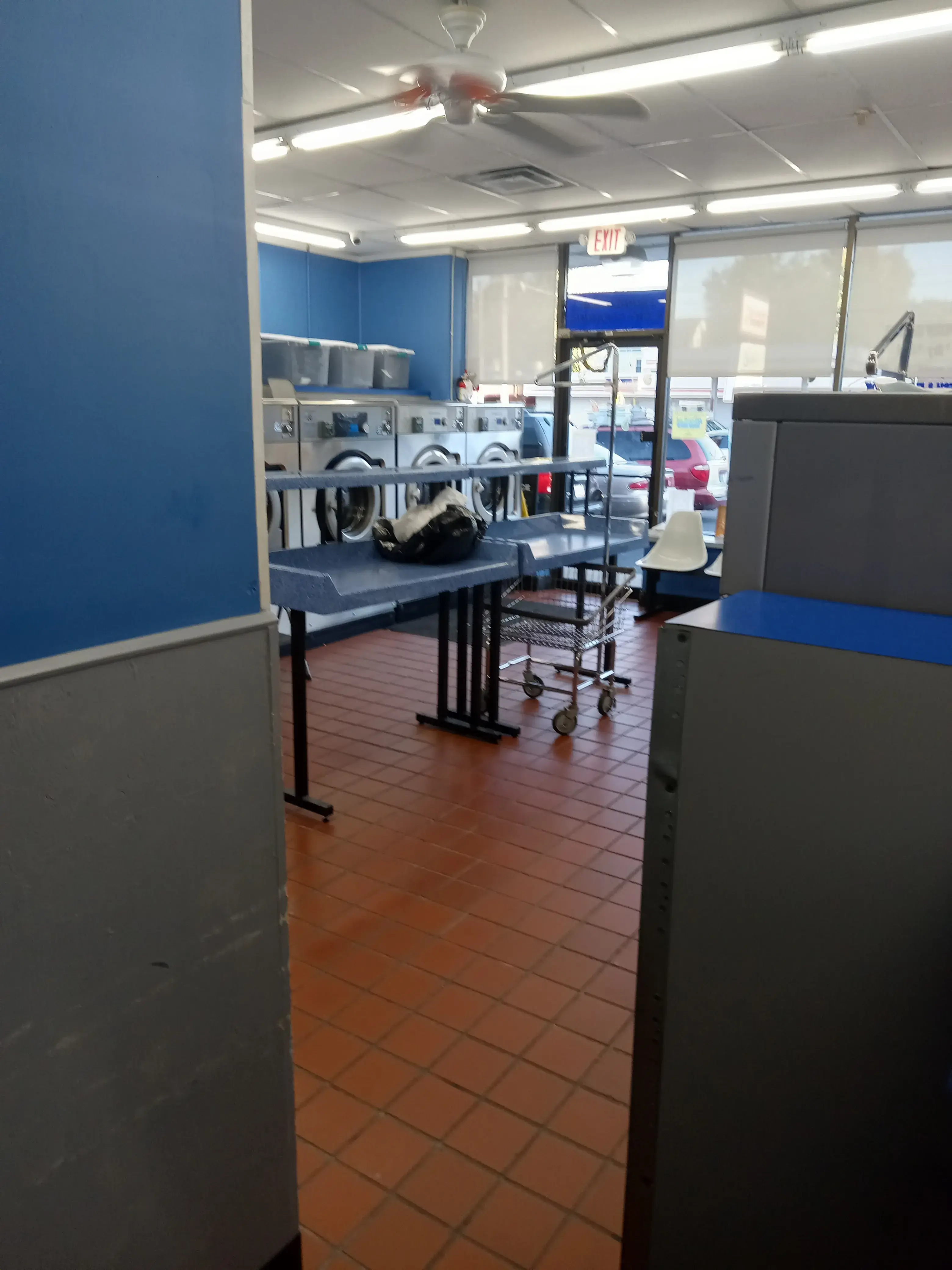 Sparkle City Laundromat thumbnail 6