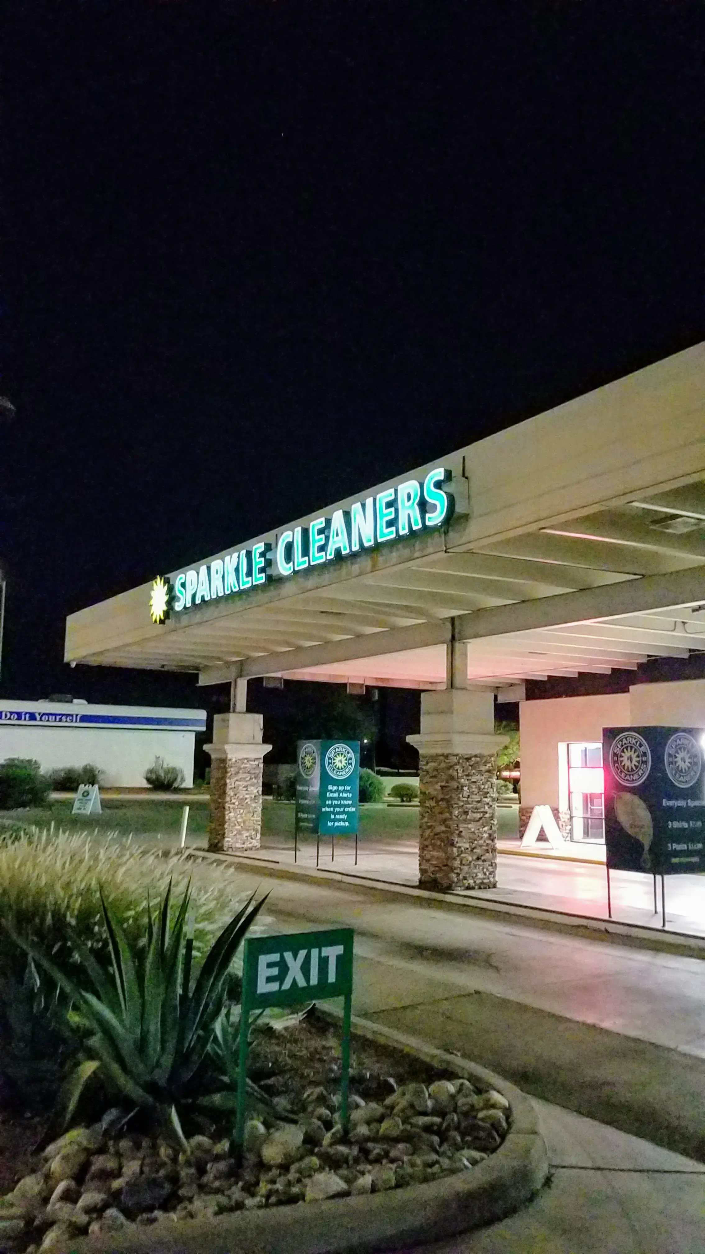 Sparkle Cleaners - Broadway NE thumbnail 11