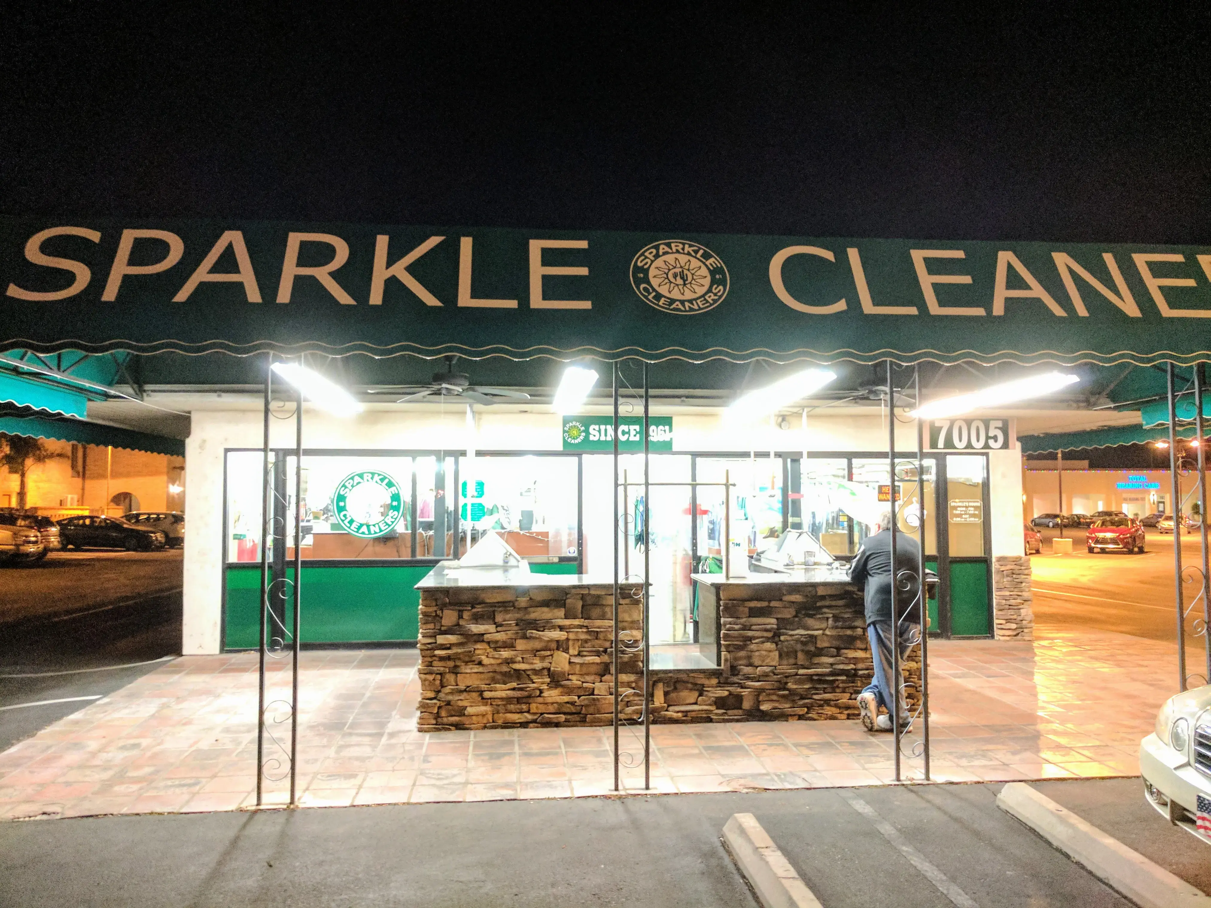 Sparkle Cleaners - Tanque Verde - Image 5