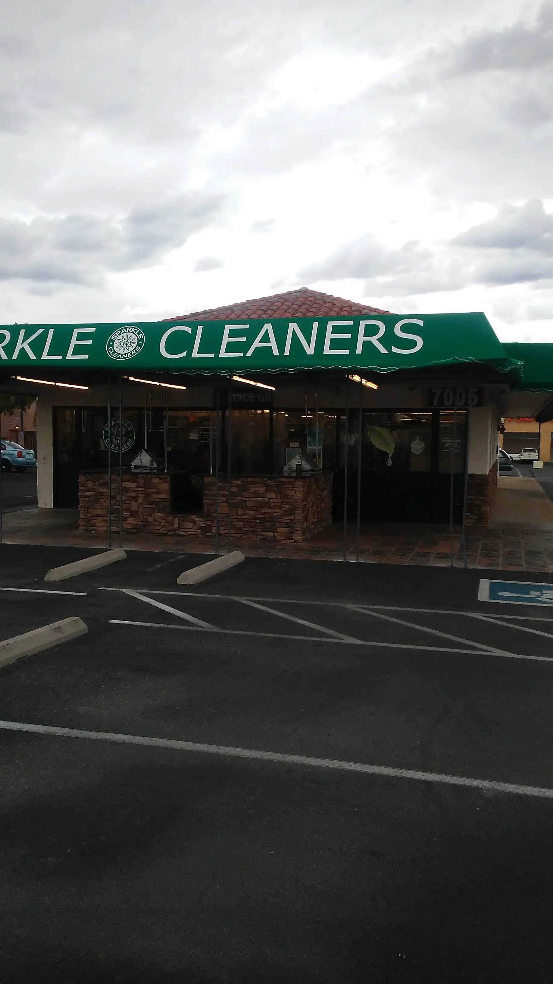 Sparkle Cleaners - Tanque Verde thumbnail 8