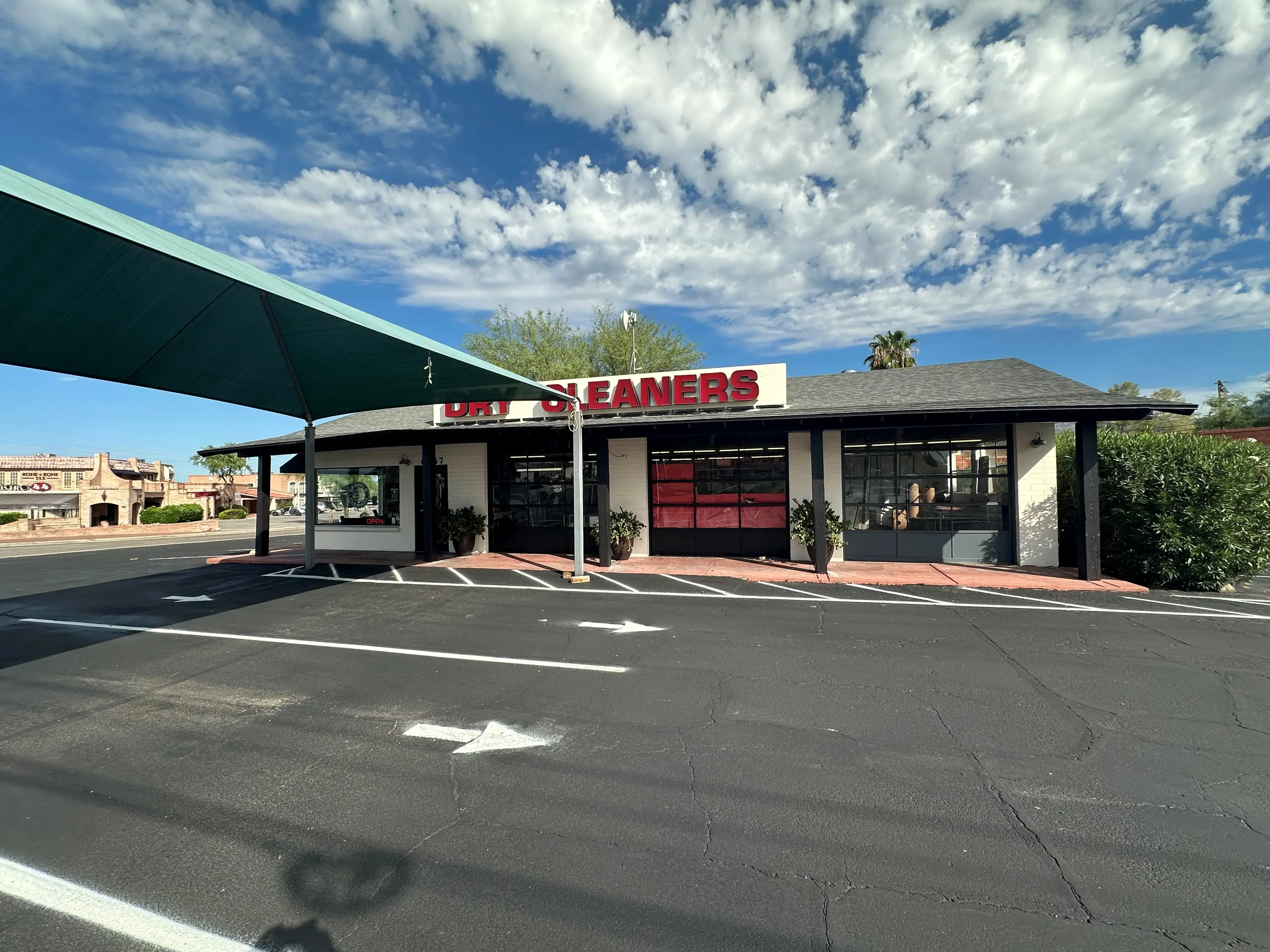 Sparkle Cleaners - Tanque Verde - Image 11