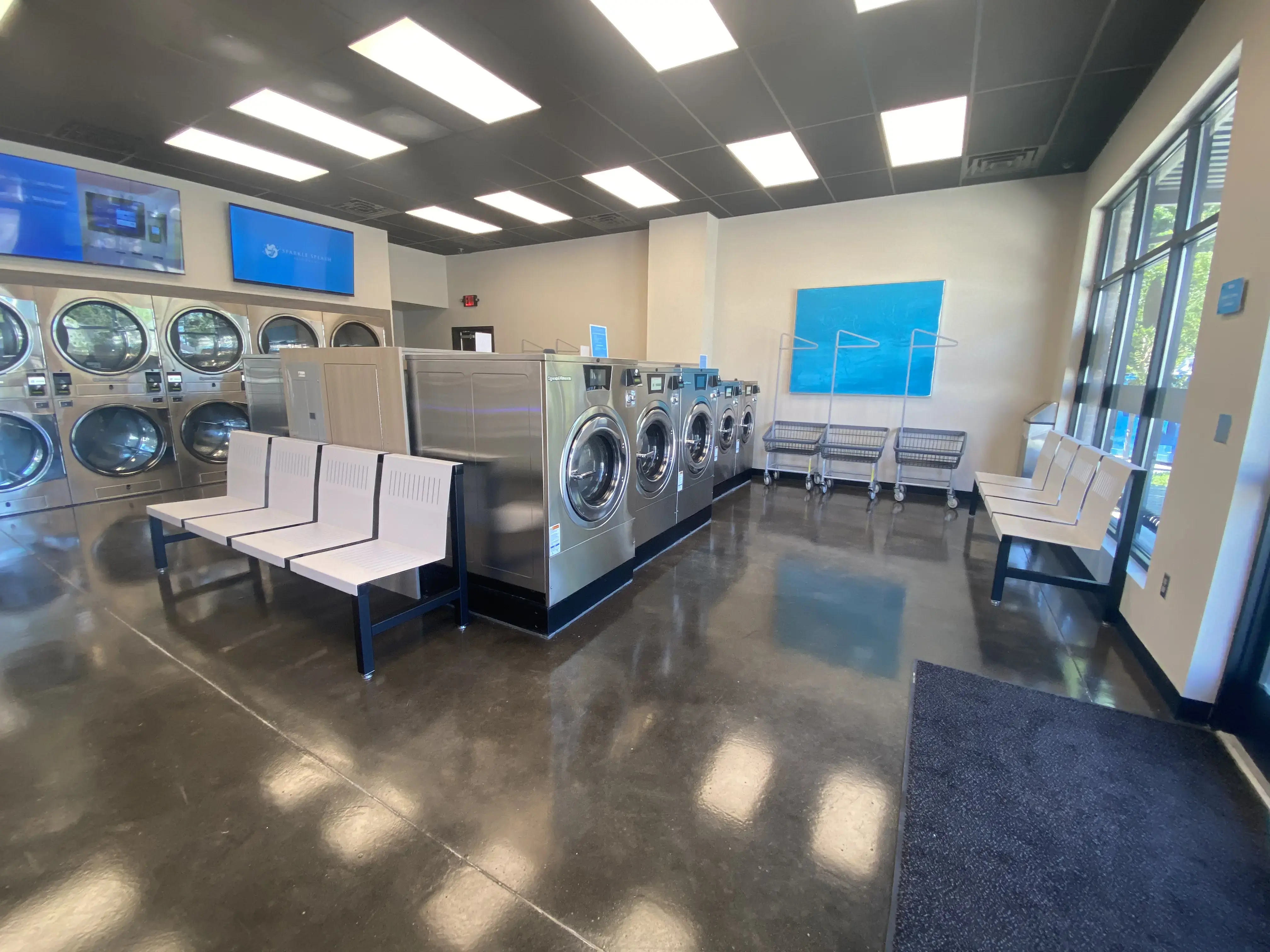 SparkleSplash Laundromat - Image 20