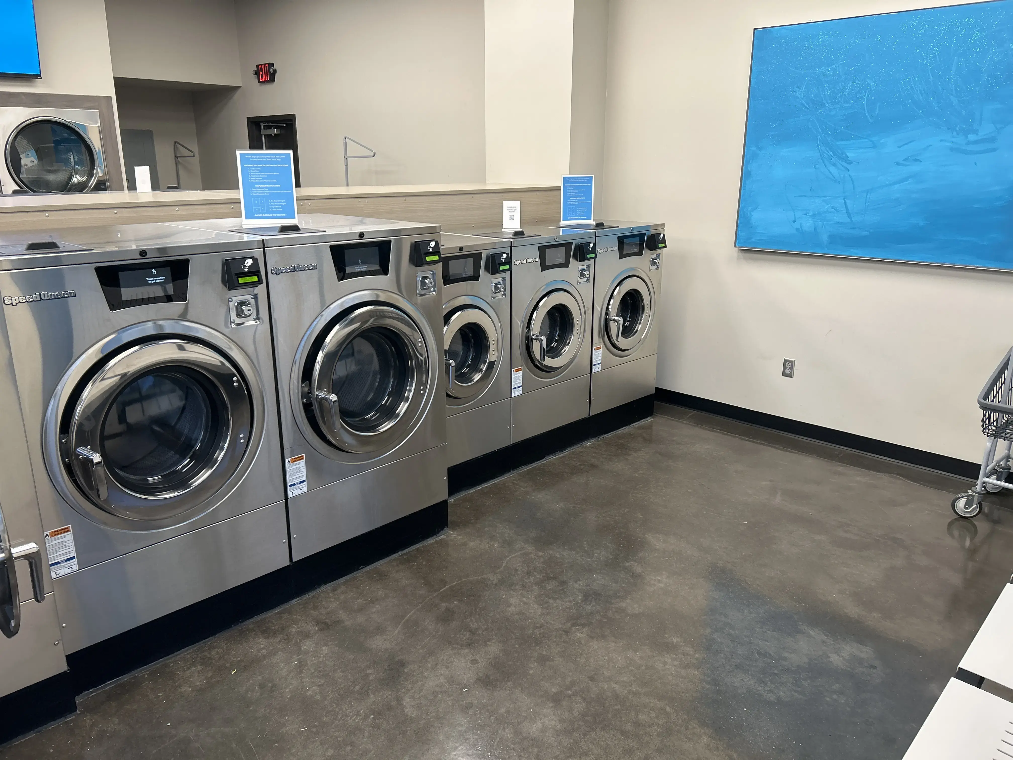 SparkleSplash Laundromat - Image 14