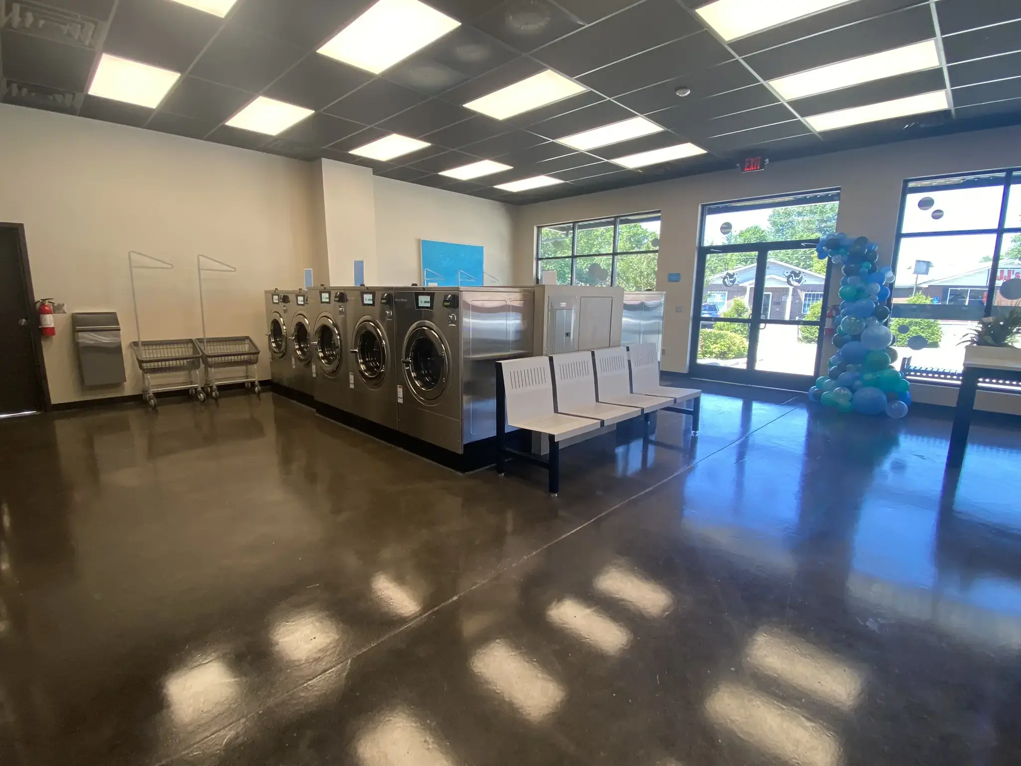 SparkleSplash Laundromat - Image 19