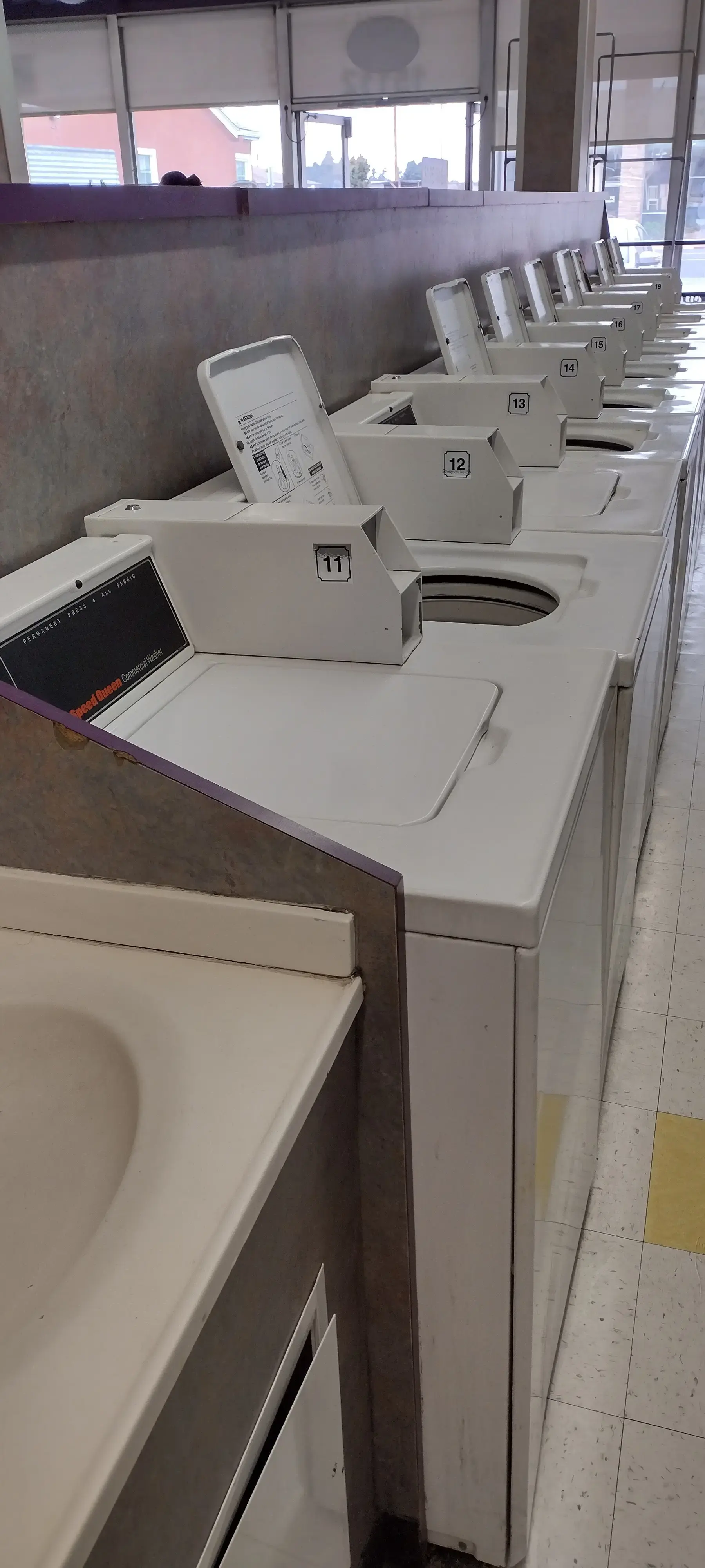 Sparkling Clean Coin Laundry thumbnail 5