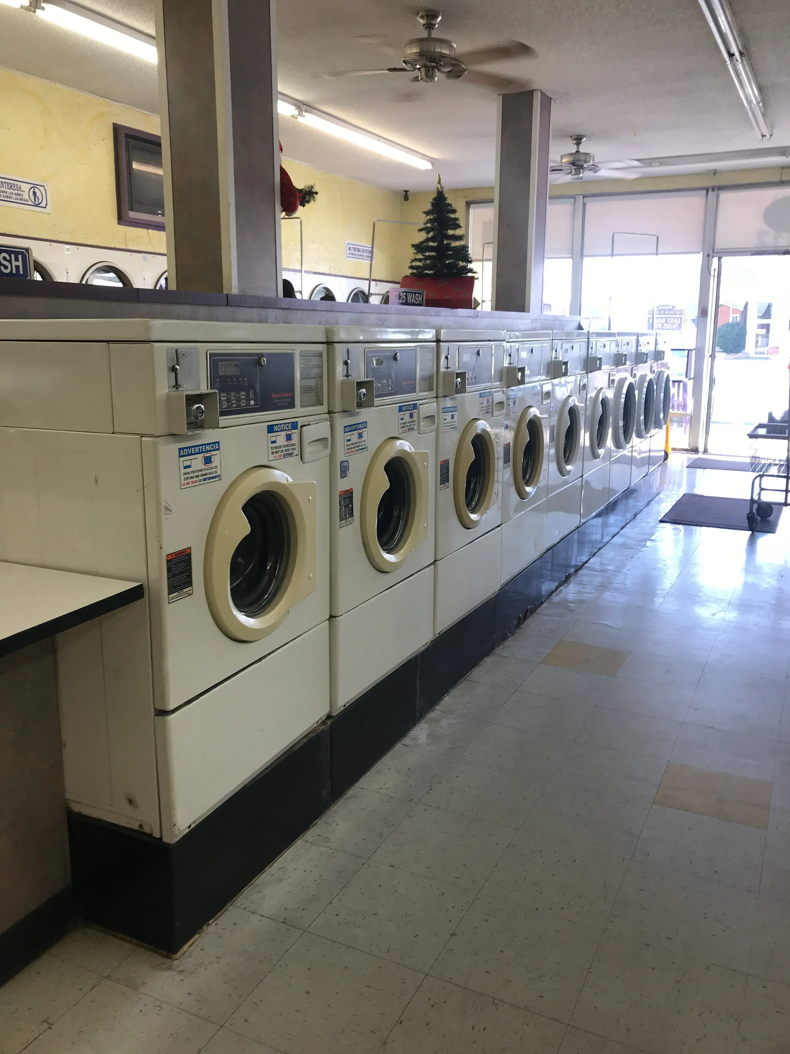Sparkling Clean Coin Laundry thumbnail 11