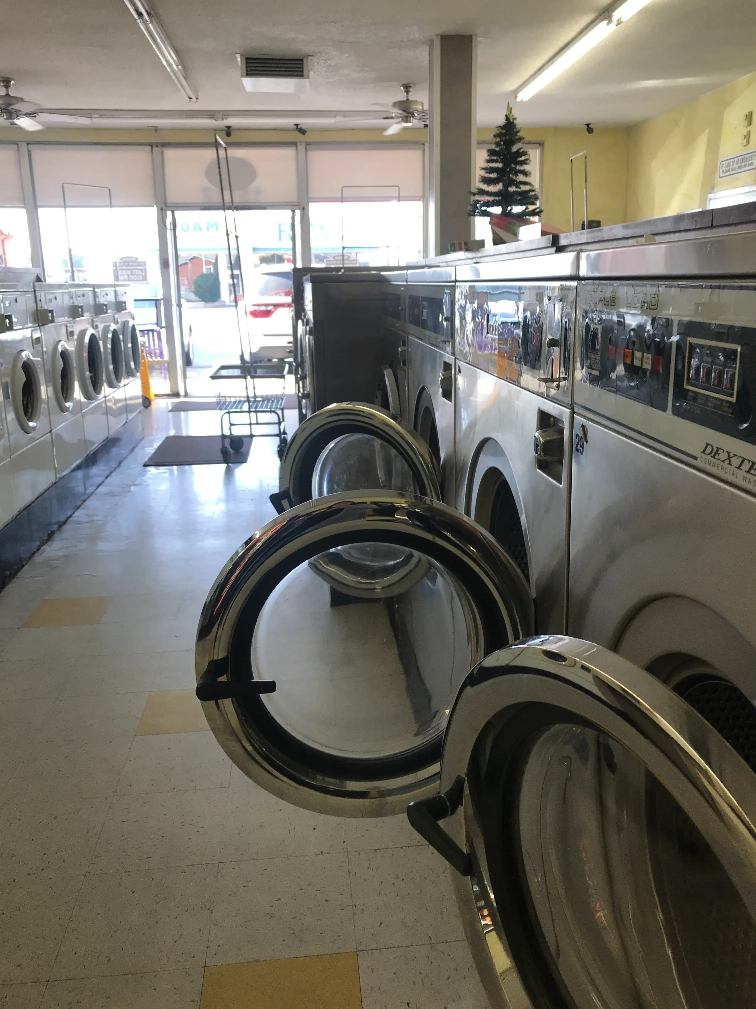 Sparkling Clean Coin Laundry thumbnail 10