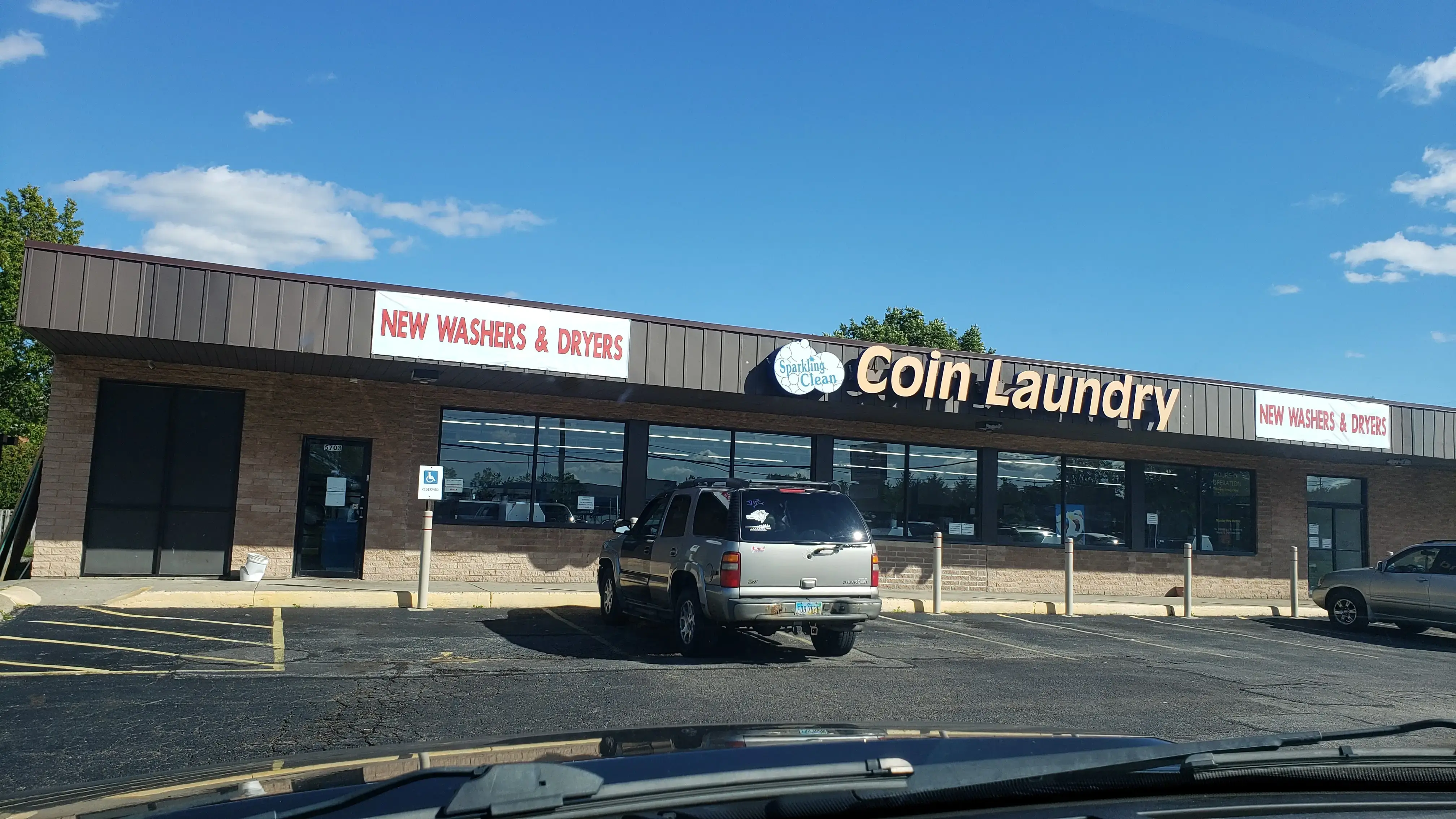Sparkling Clean Coin Laundry - Image 4