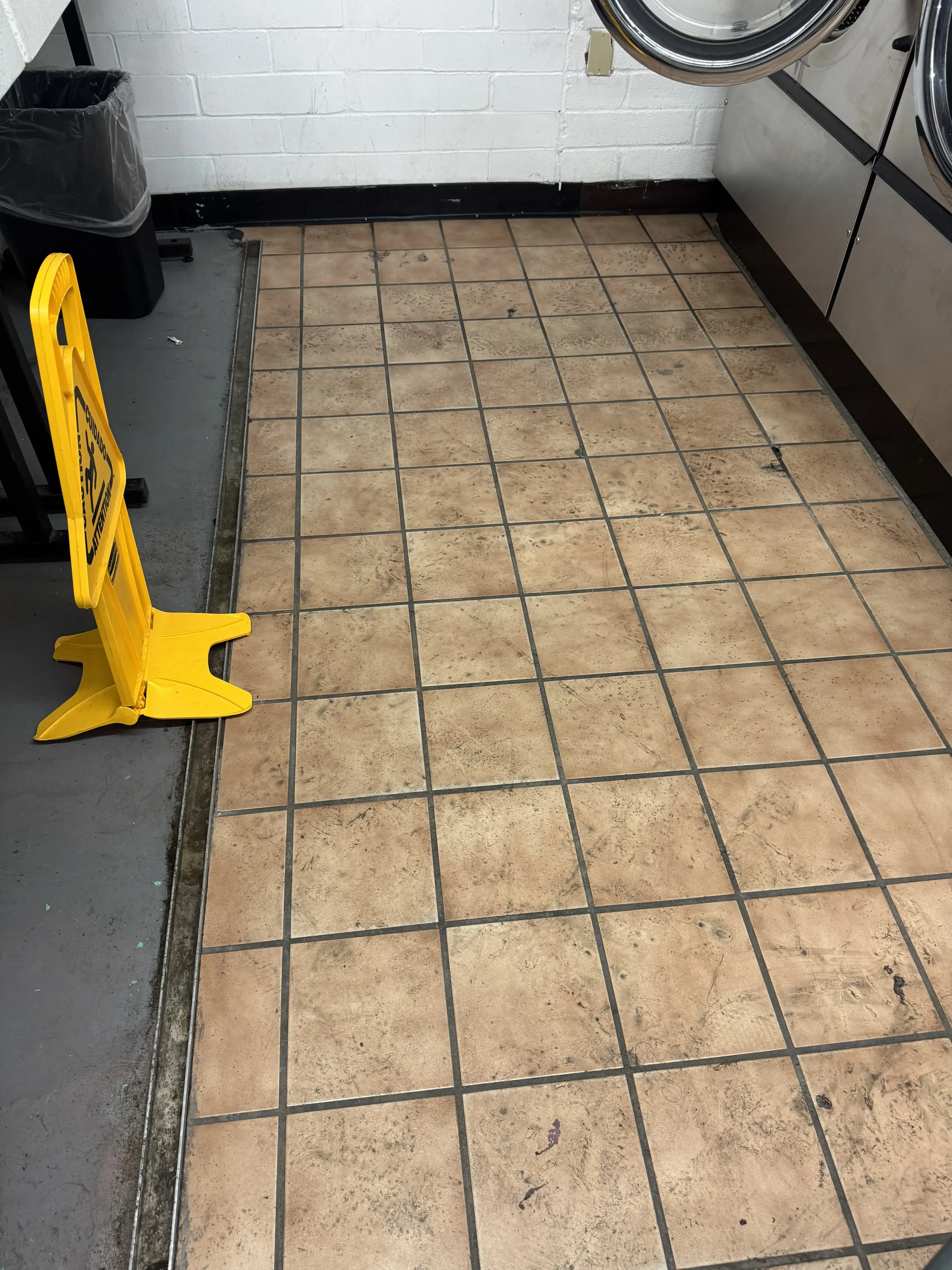 Sparkling Clean Coin Laundry thumbnail 14