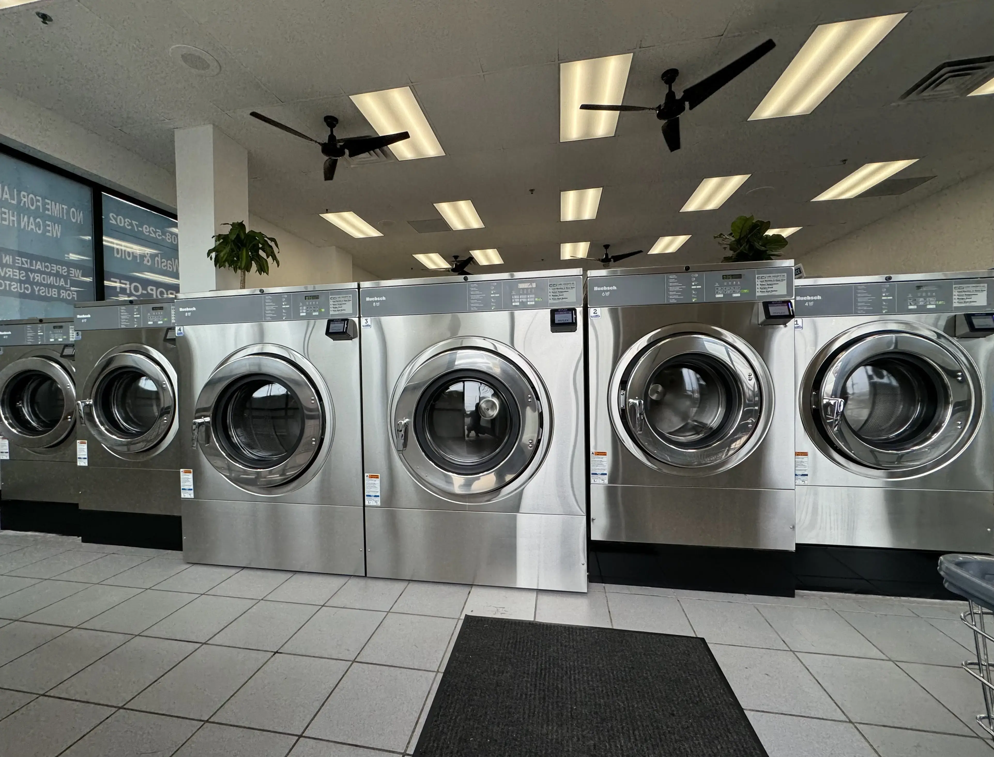Sparkling Suds Laundromat thumbnail 17