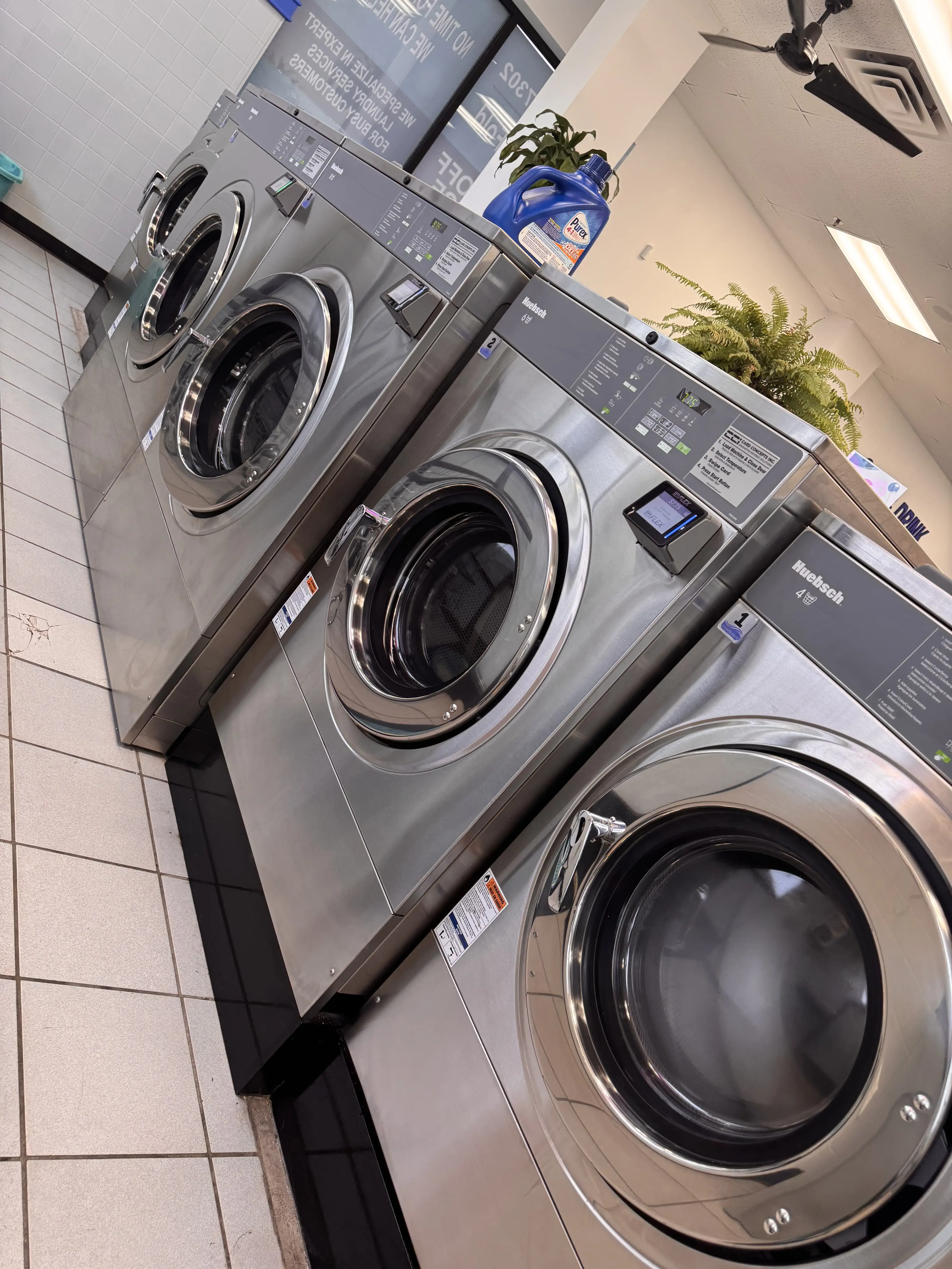 Sparkling Suds Laundromat - Image 19