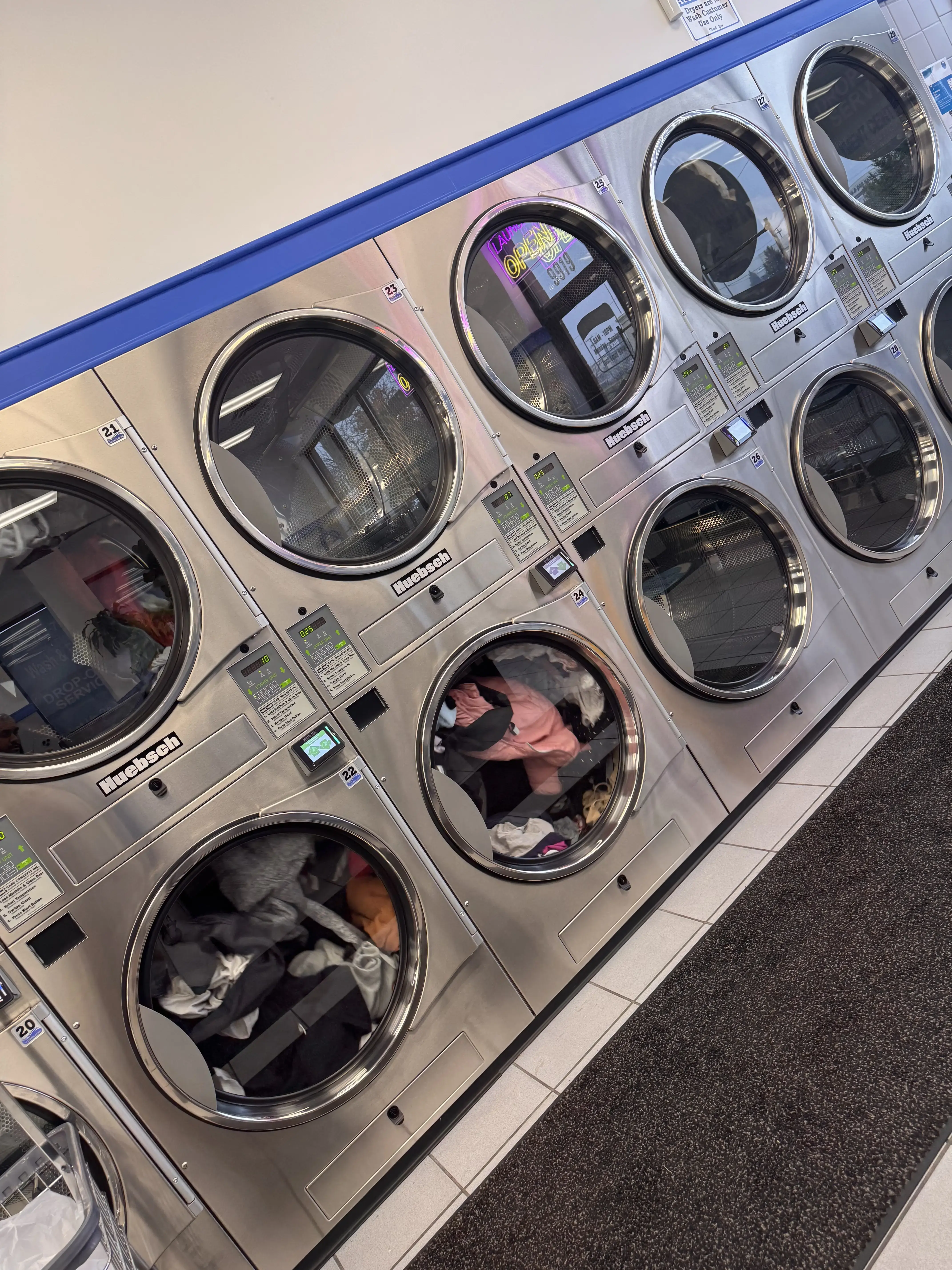 Sparkling Suds Laundromat thumbnail 7