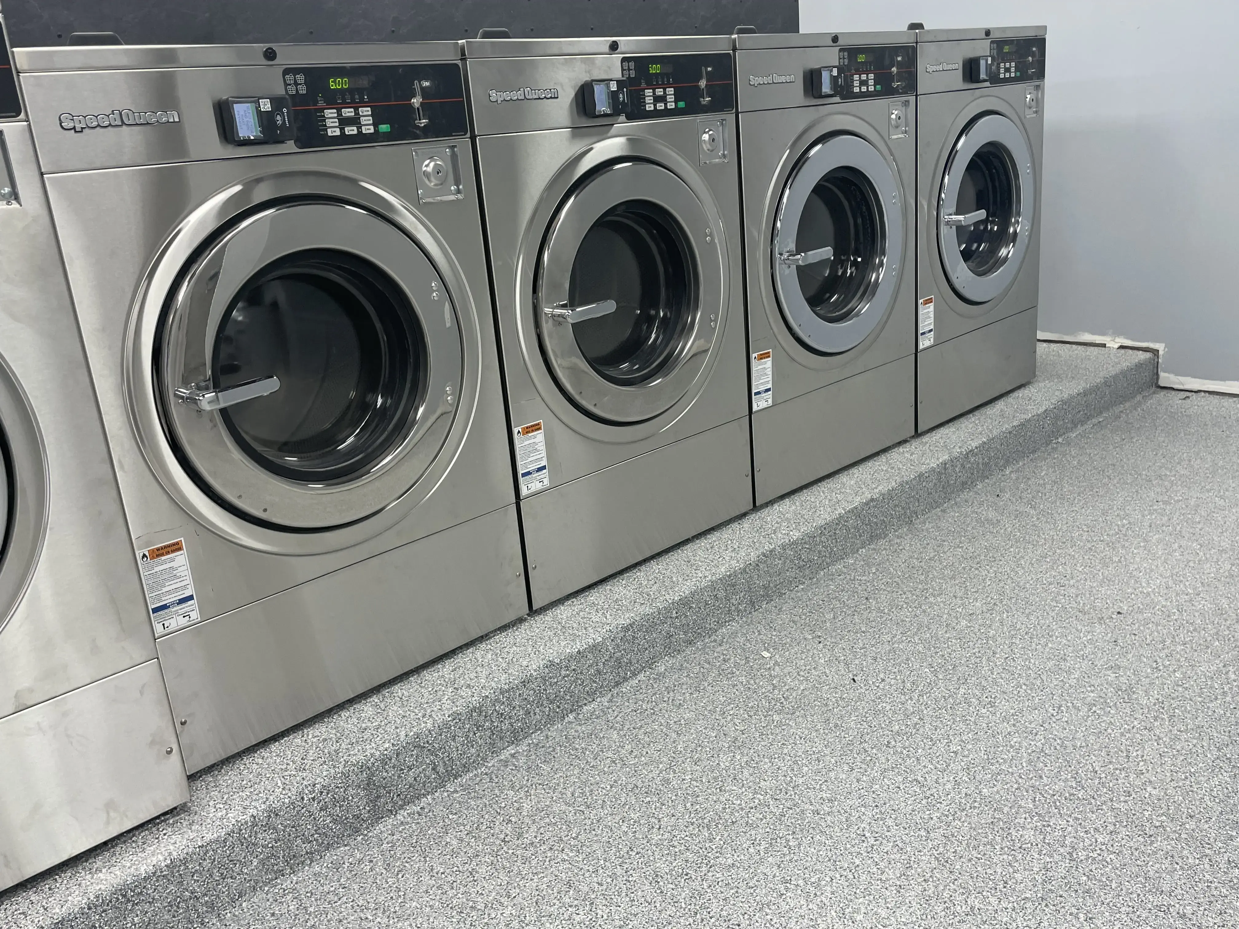 Sparkly Clean Laundromat - Image 1