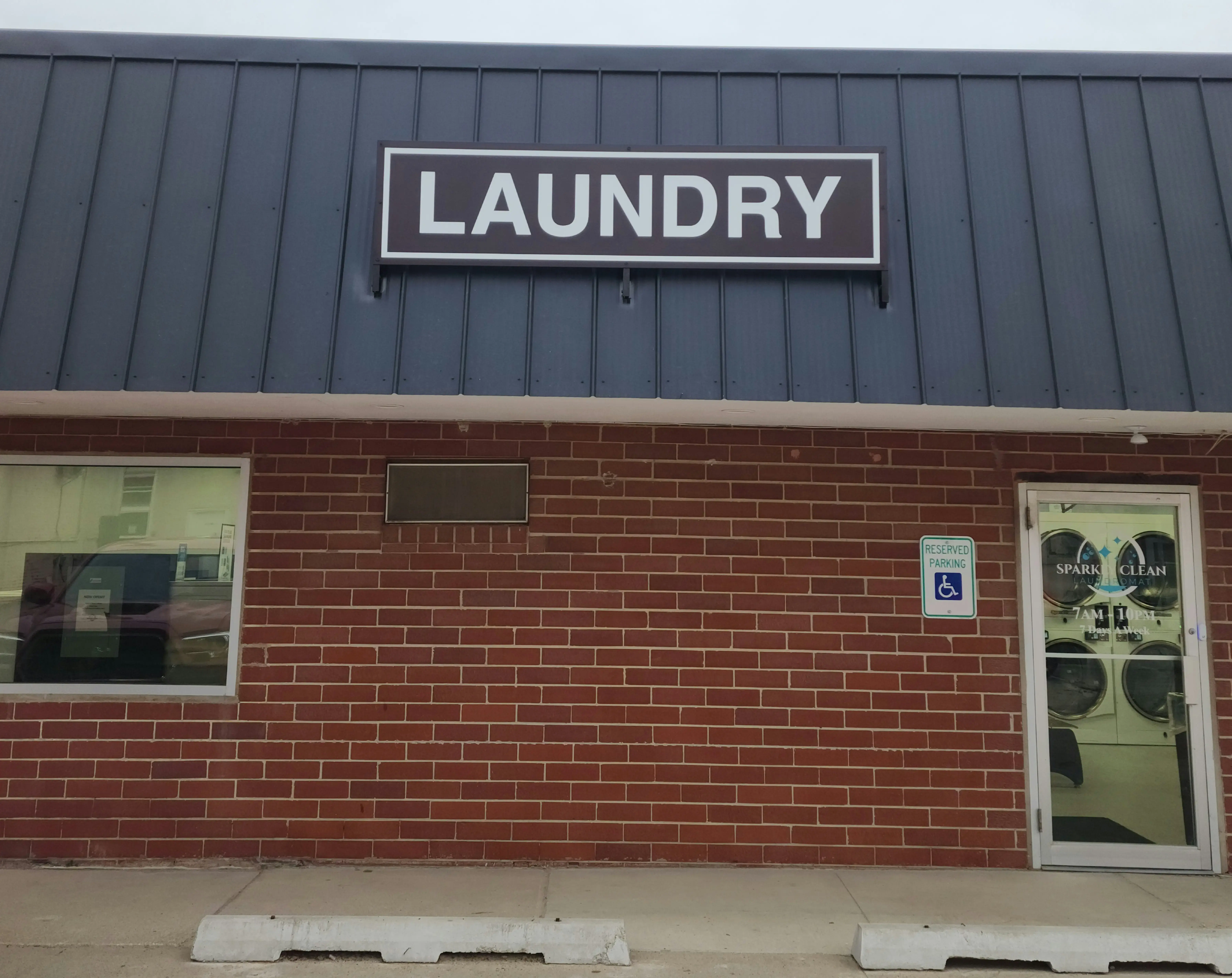 Sparkly Clean Laundromat thumbnail 5