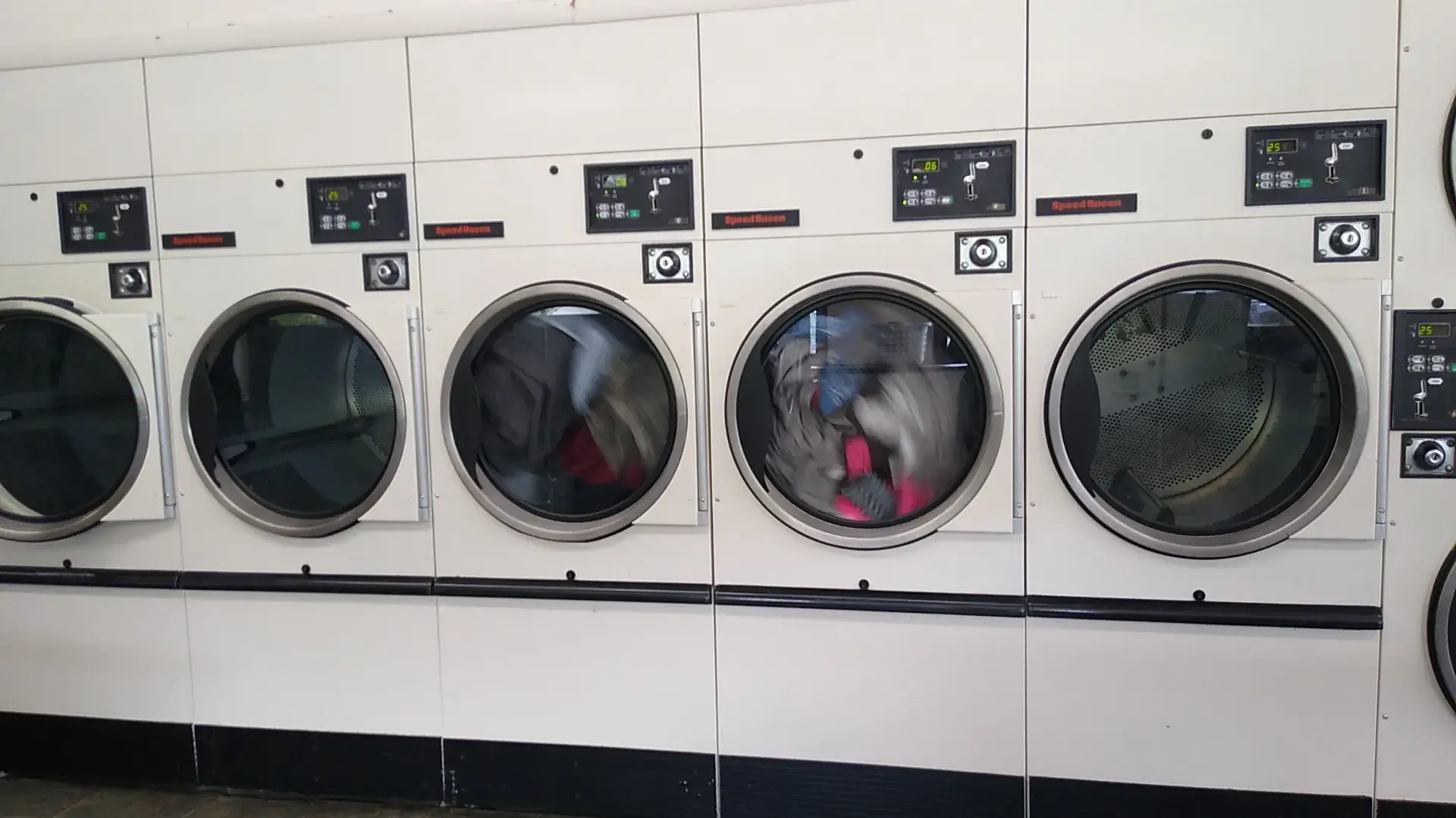 Speed Queen Coin Laundry thumbnail 3