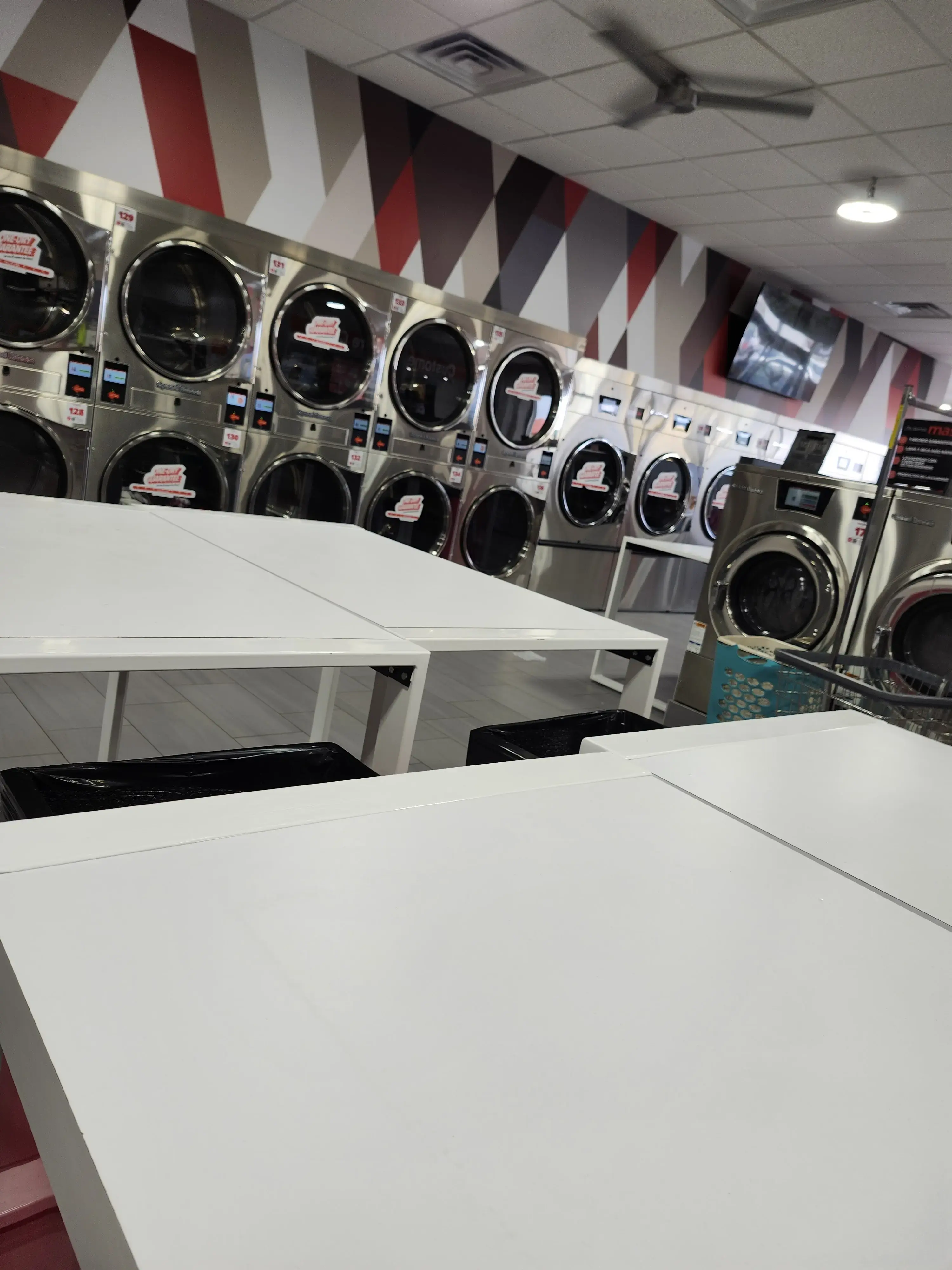 Speed Queen Laundry - Image 17