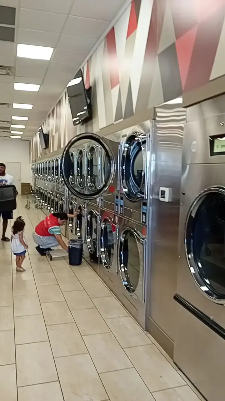 Speed Queen Laundry - Image 14