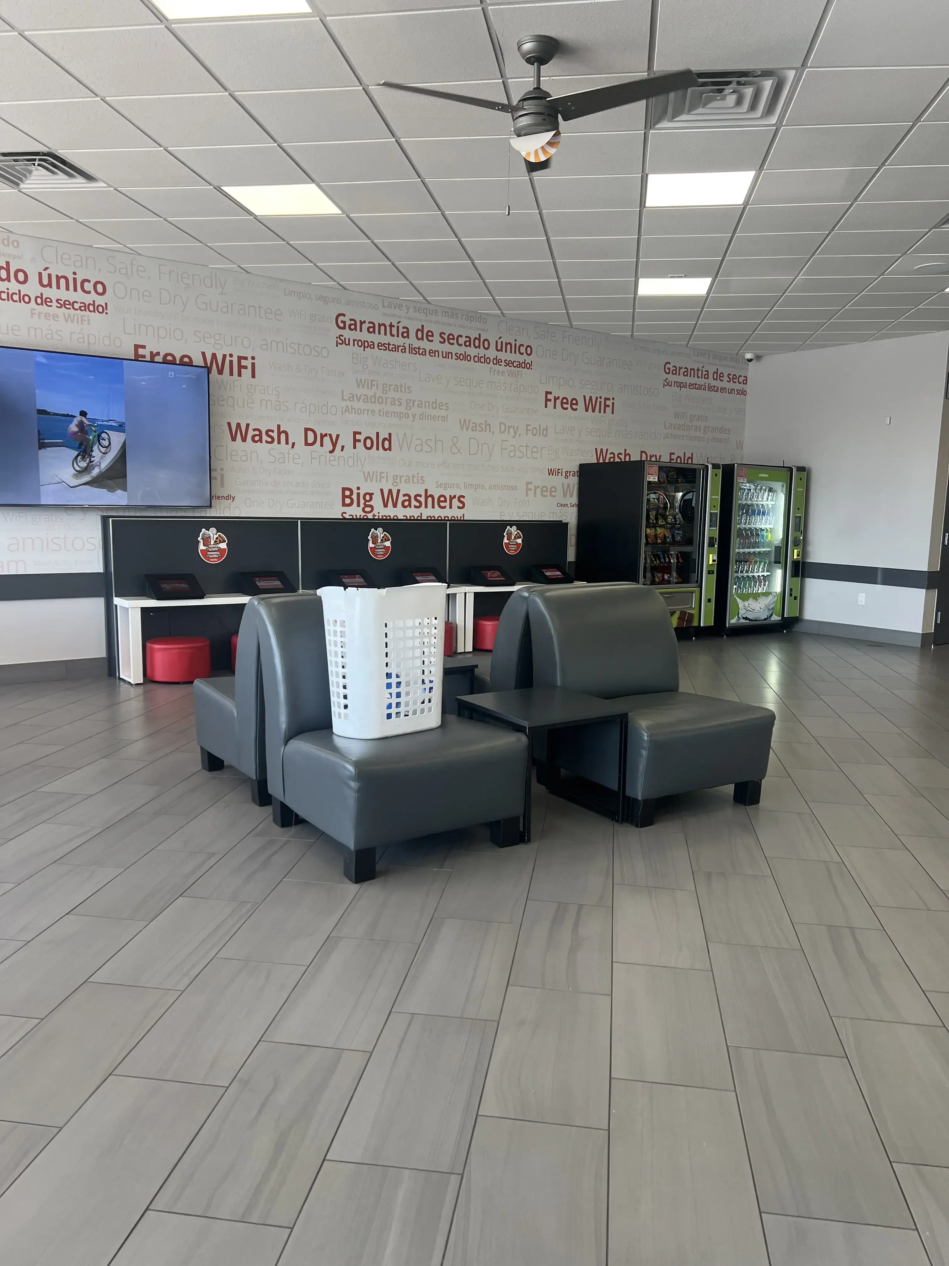 Speed Queen Laundry - Image 6