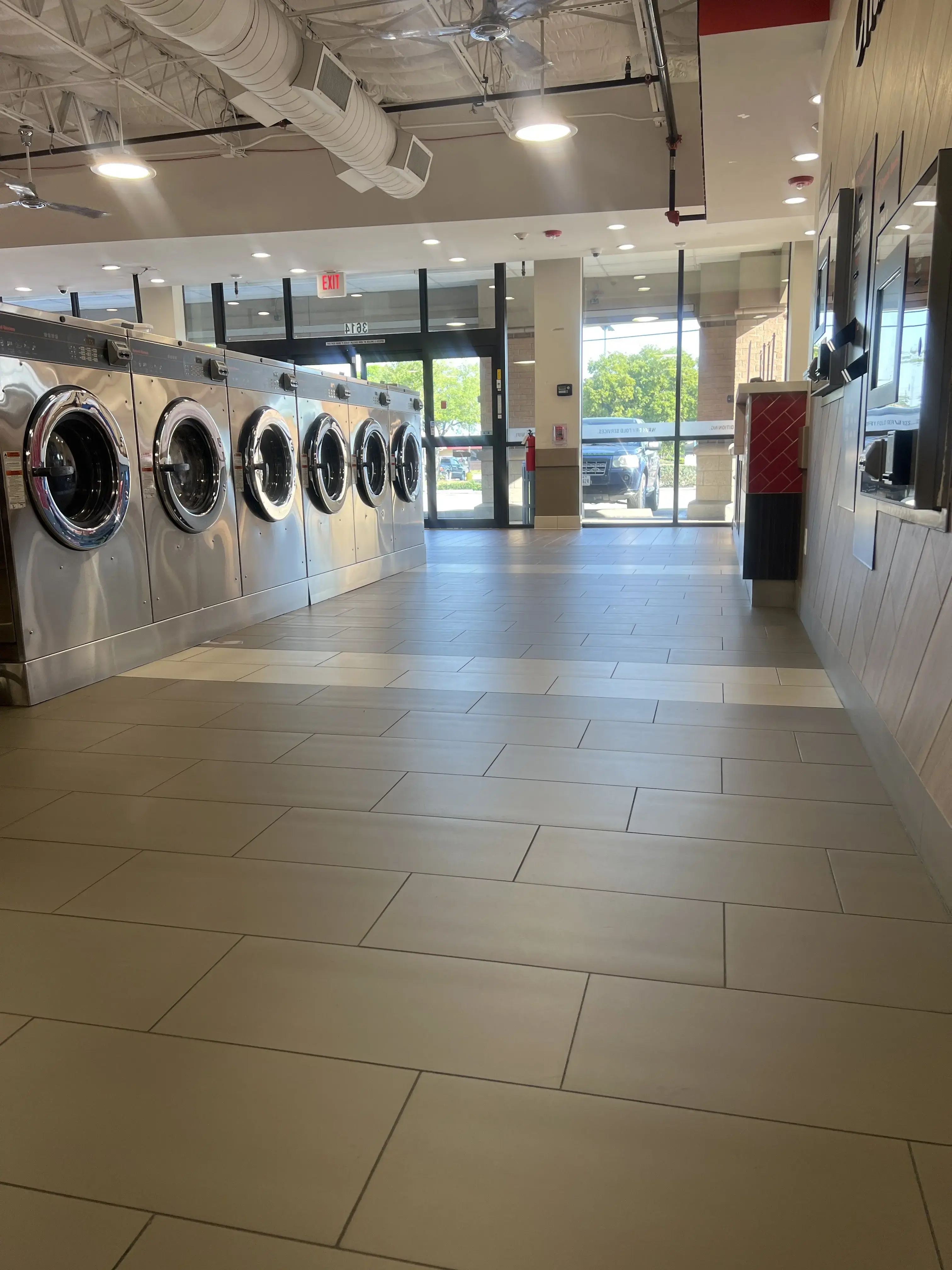 Speed Queen Laundry - Image 2